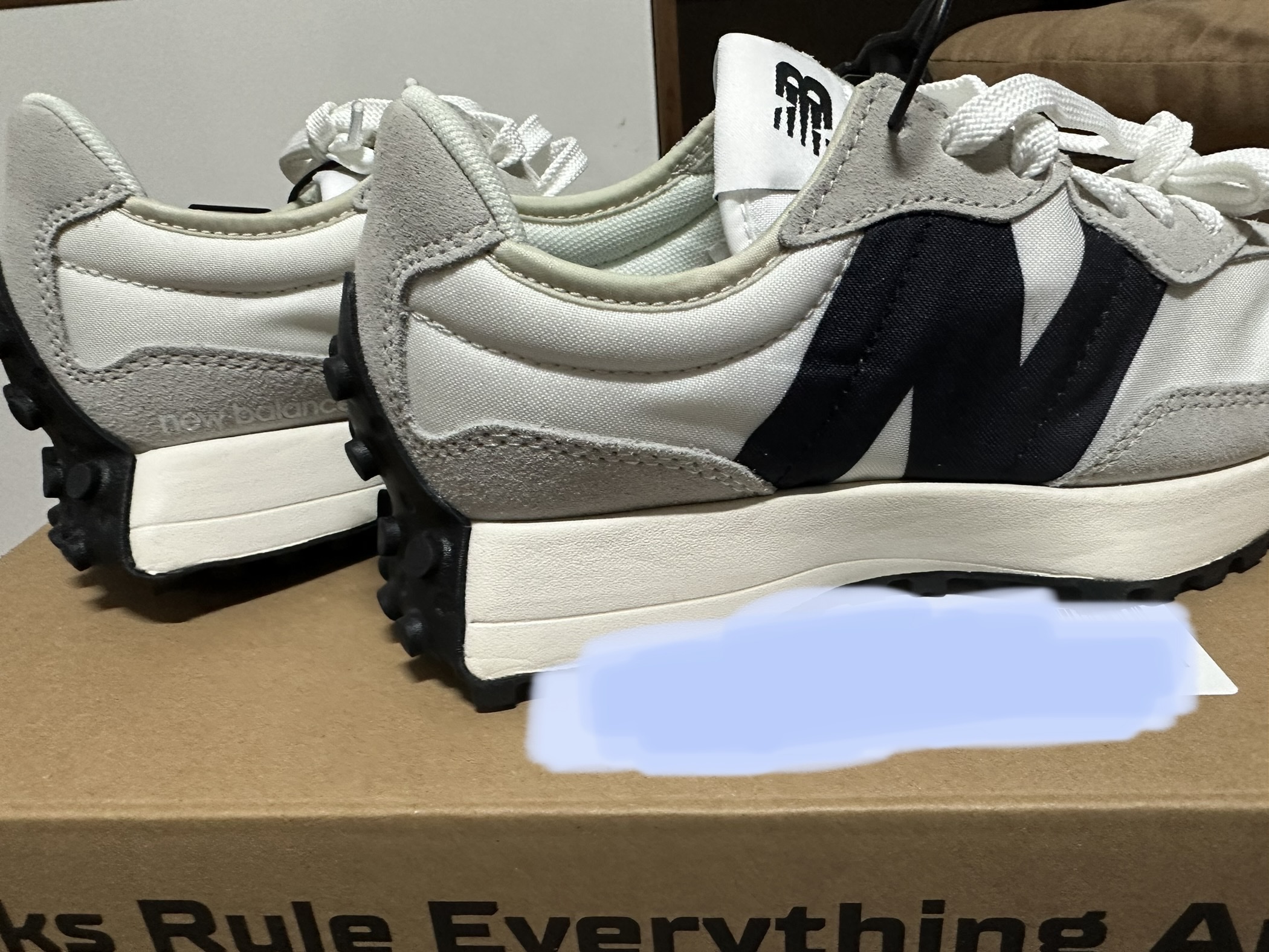 New Balance 327 White Black 착용 스타일