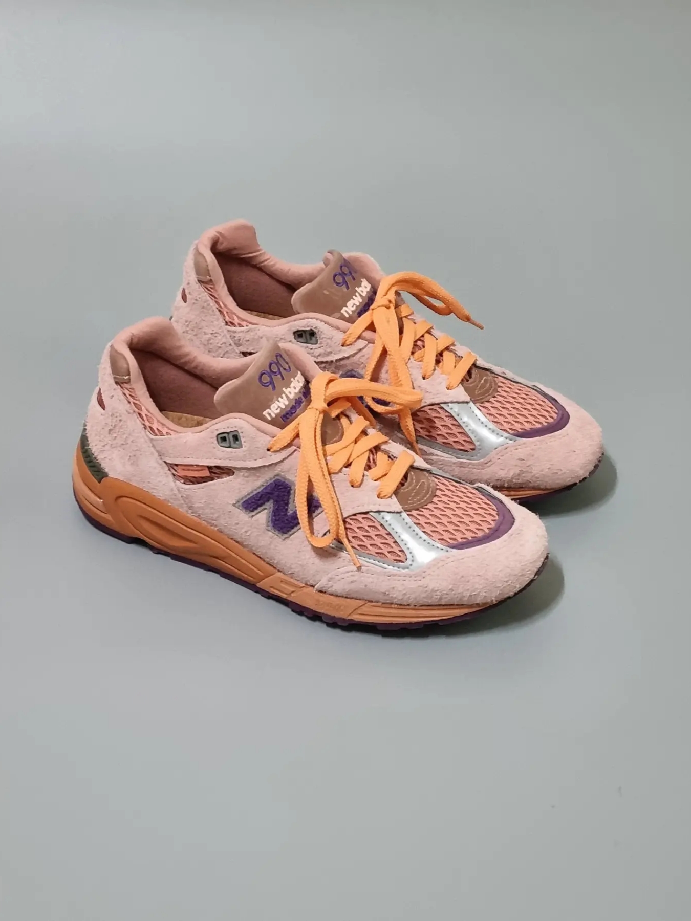 New Balance x Salehe Bembury 990v2 Made in USA Misty Rose 착용 스타일