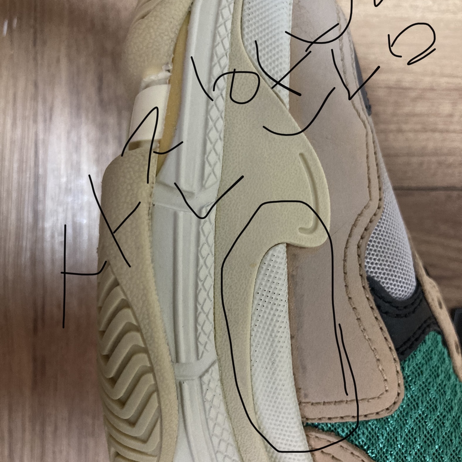 Balenciaga Triple S Yellow Green 착용 스타일