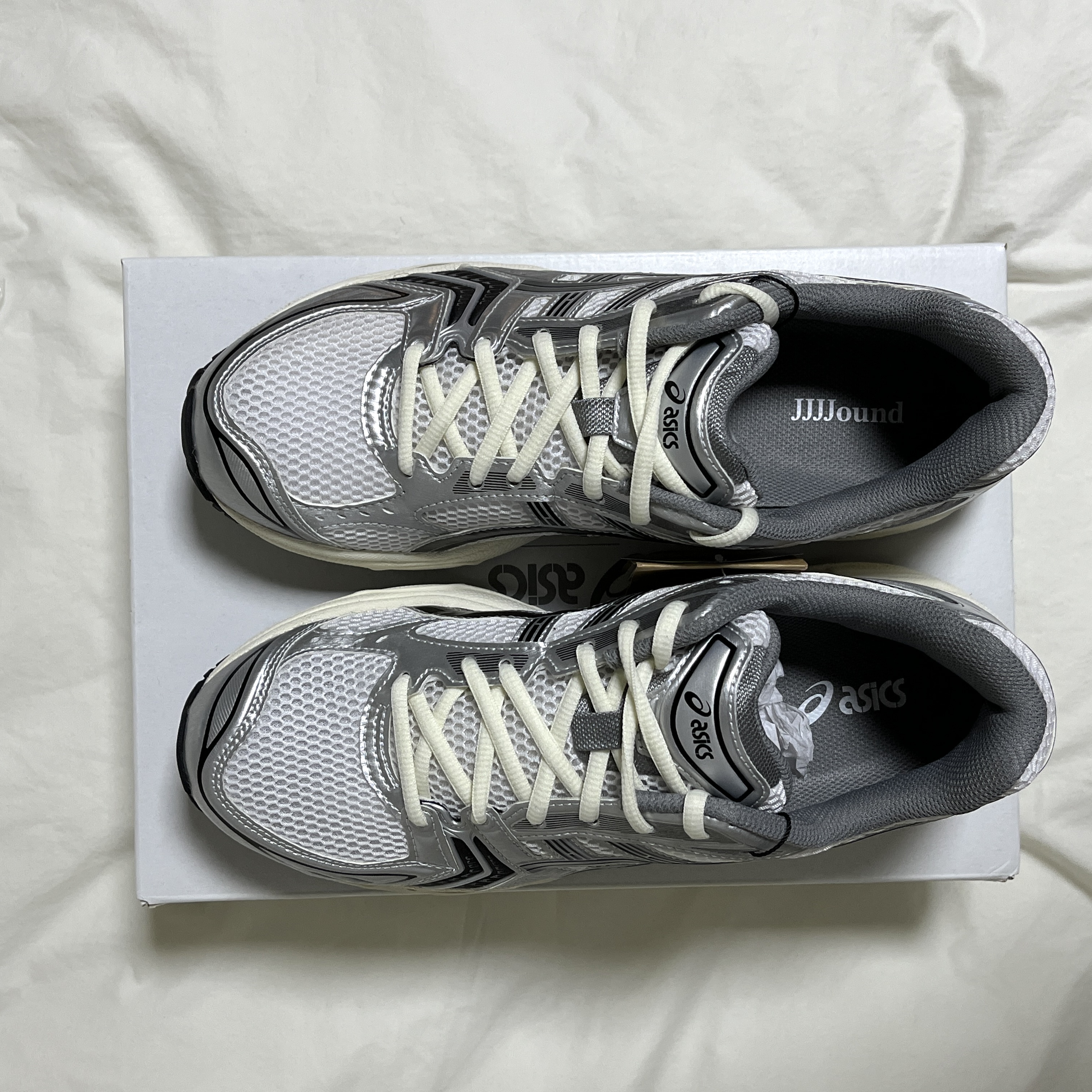 Asics x JJJJound Gel-Kayano 14 Silver Black 착용 스타일 - 2