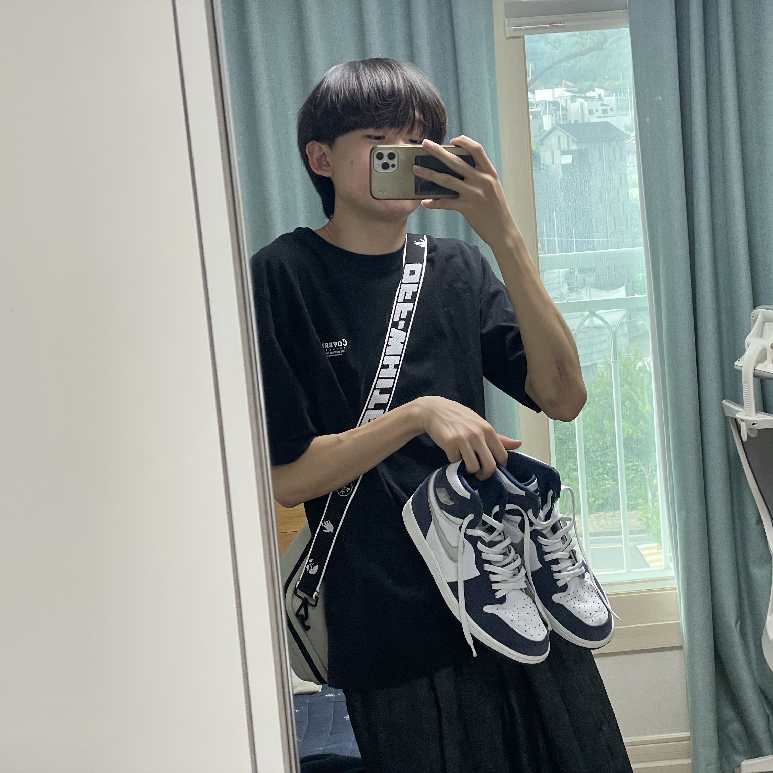 Jordan 1 Retro High OG CO.JP Midnight Navy, Off-White x Amore Pacific Protection Box (Without Cosmetics) 착용 스타일 - 2
