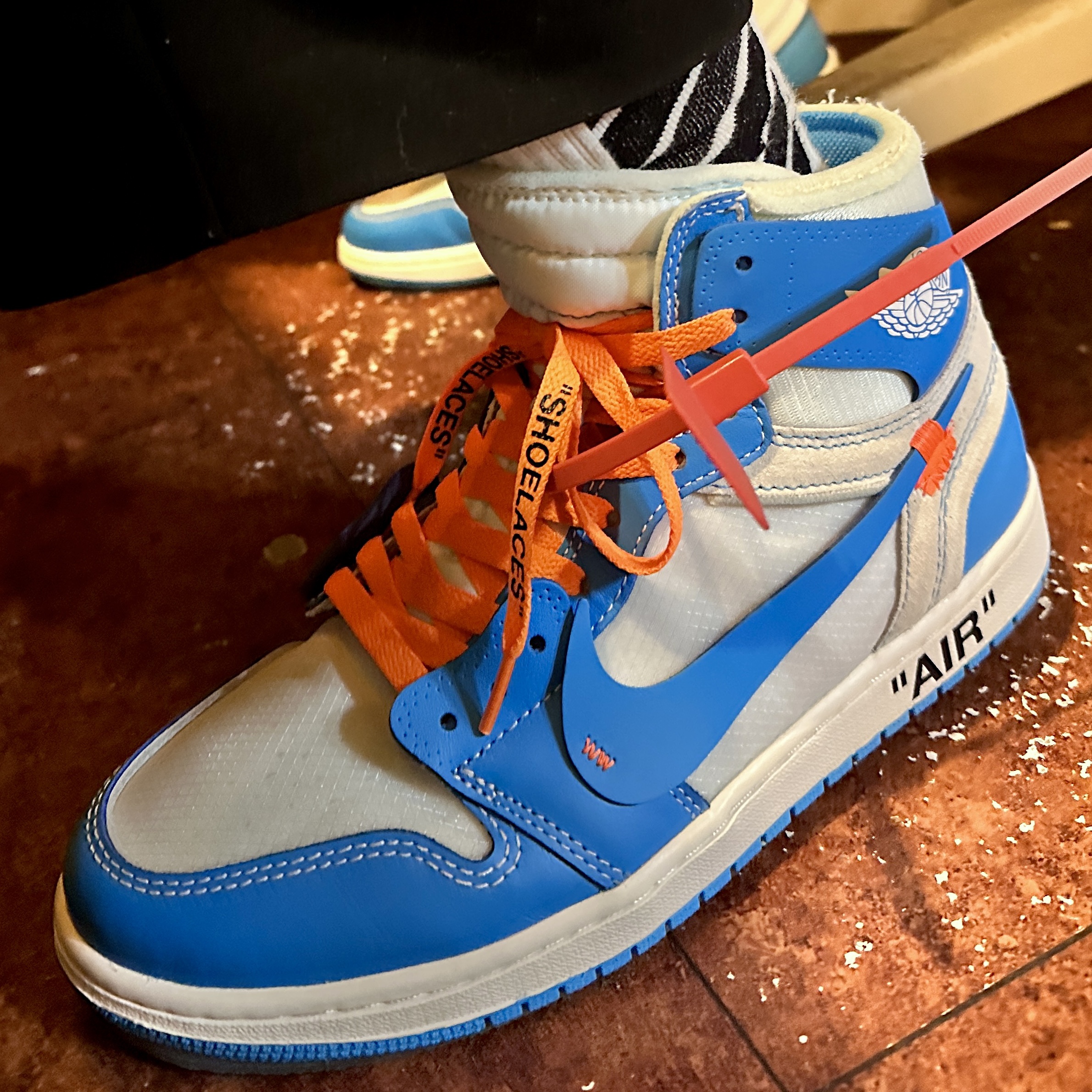 Jordan 1 x Off-White Retro High University Blue 착용 스타일