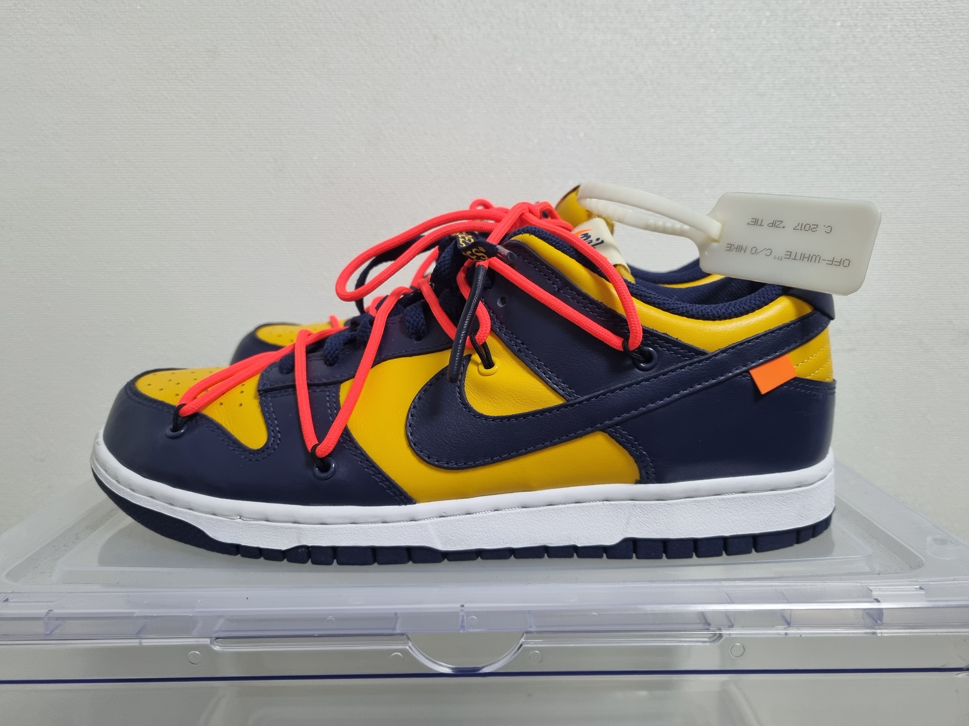 Nike x Off-White Dunk Low University Gold Midnight Navy 착용 스타일