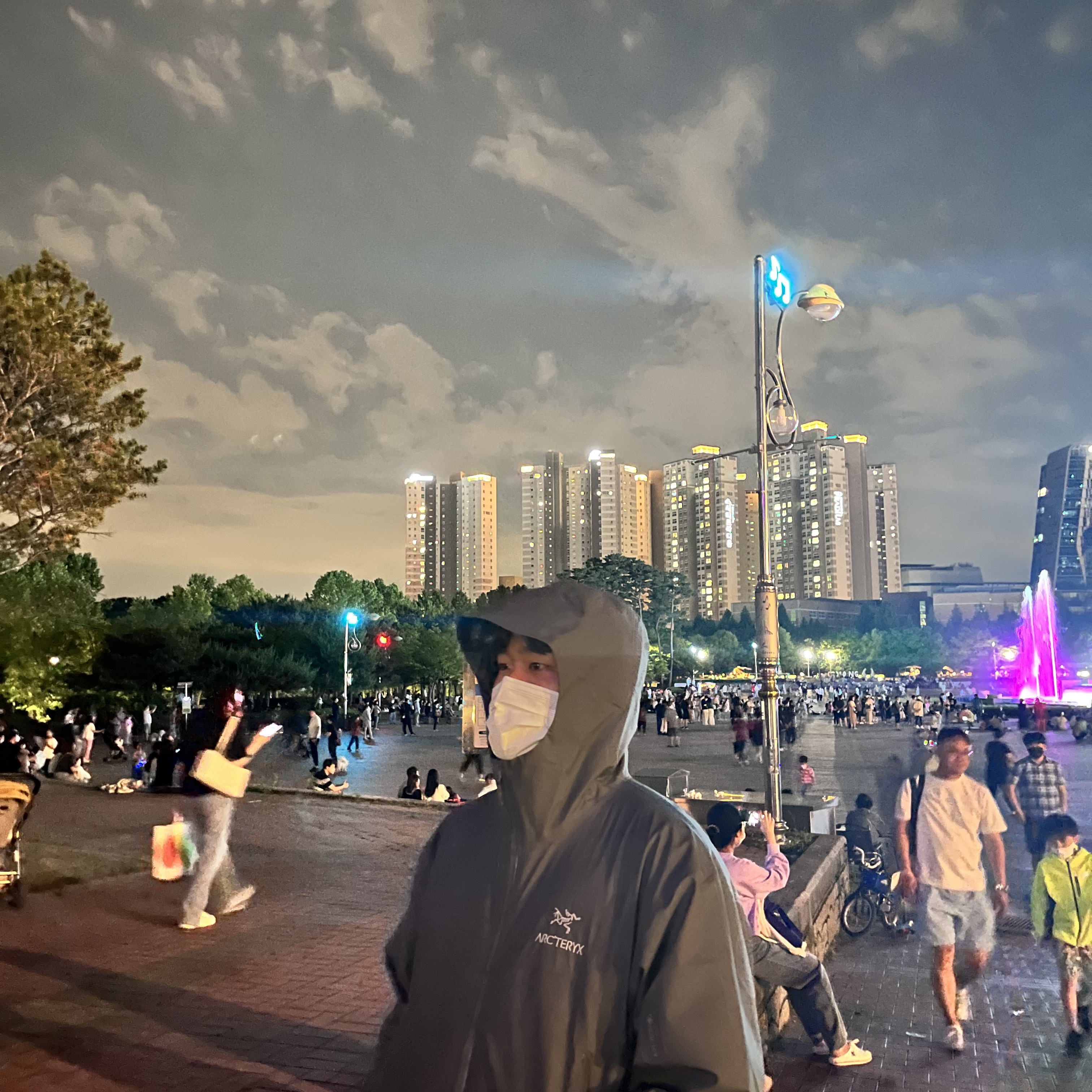 Arc'teryx Beta Jacket Cloud 착용 스타일