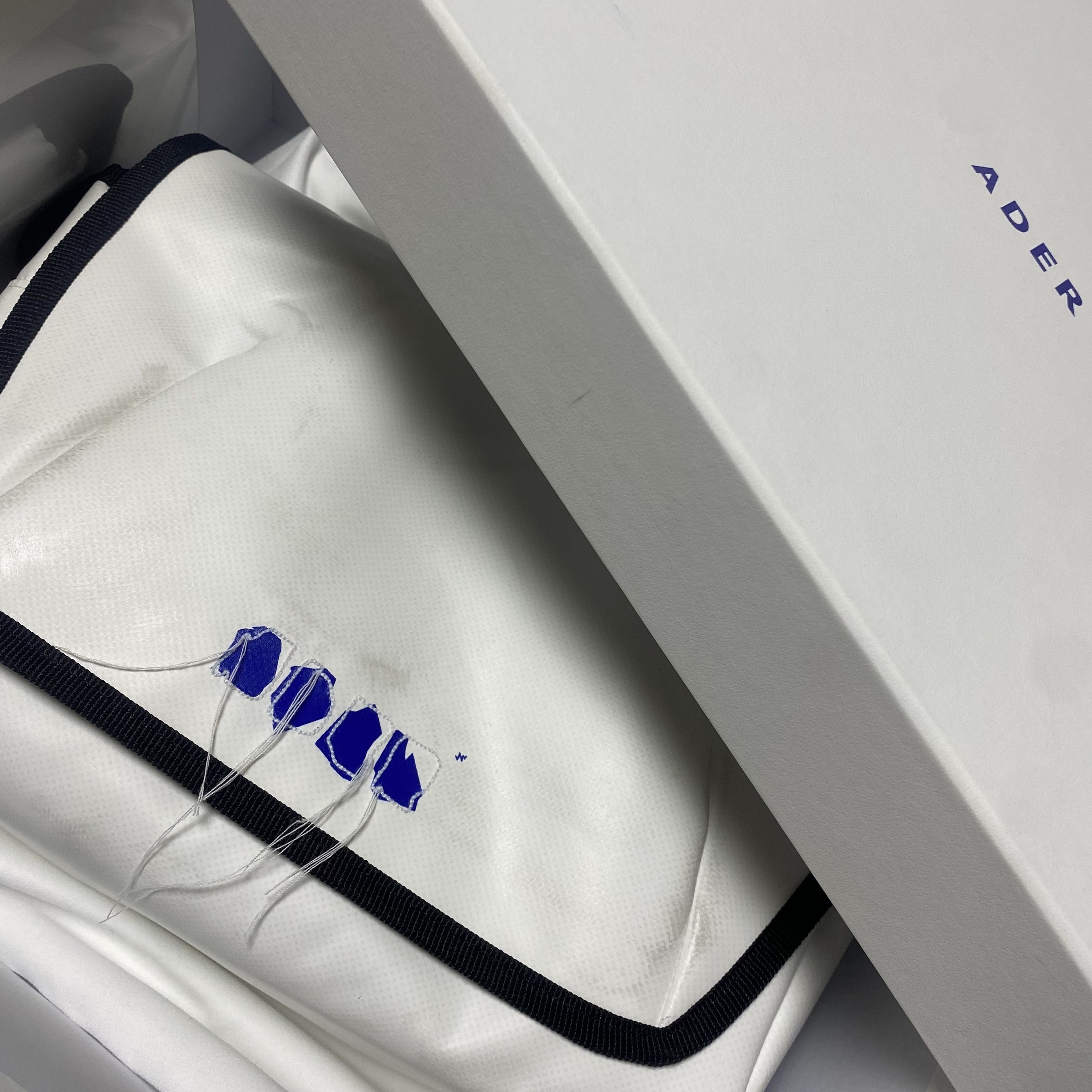 Ader Error Trace Admore Crossbody Bag White 착용 스타일