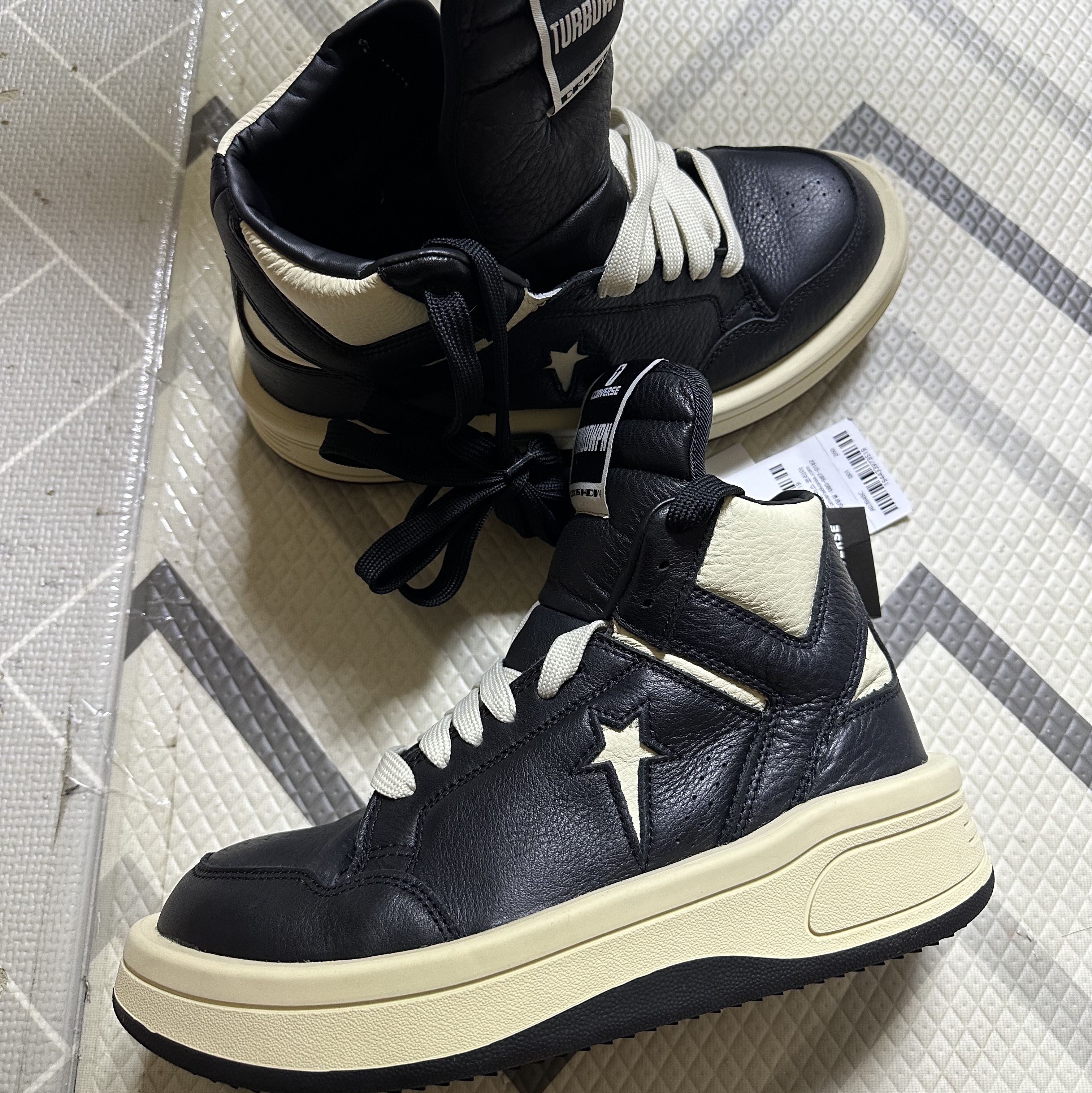 Converse x Drkshdw Turbowpn Black Cream 착용 스타일