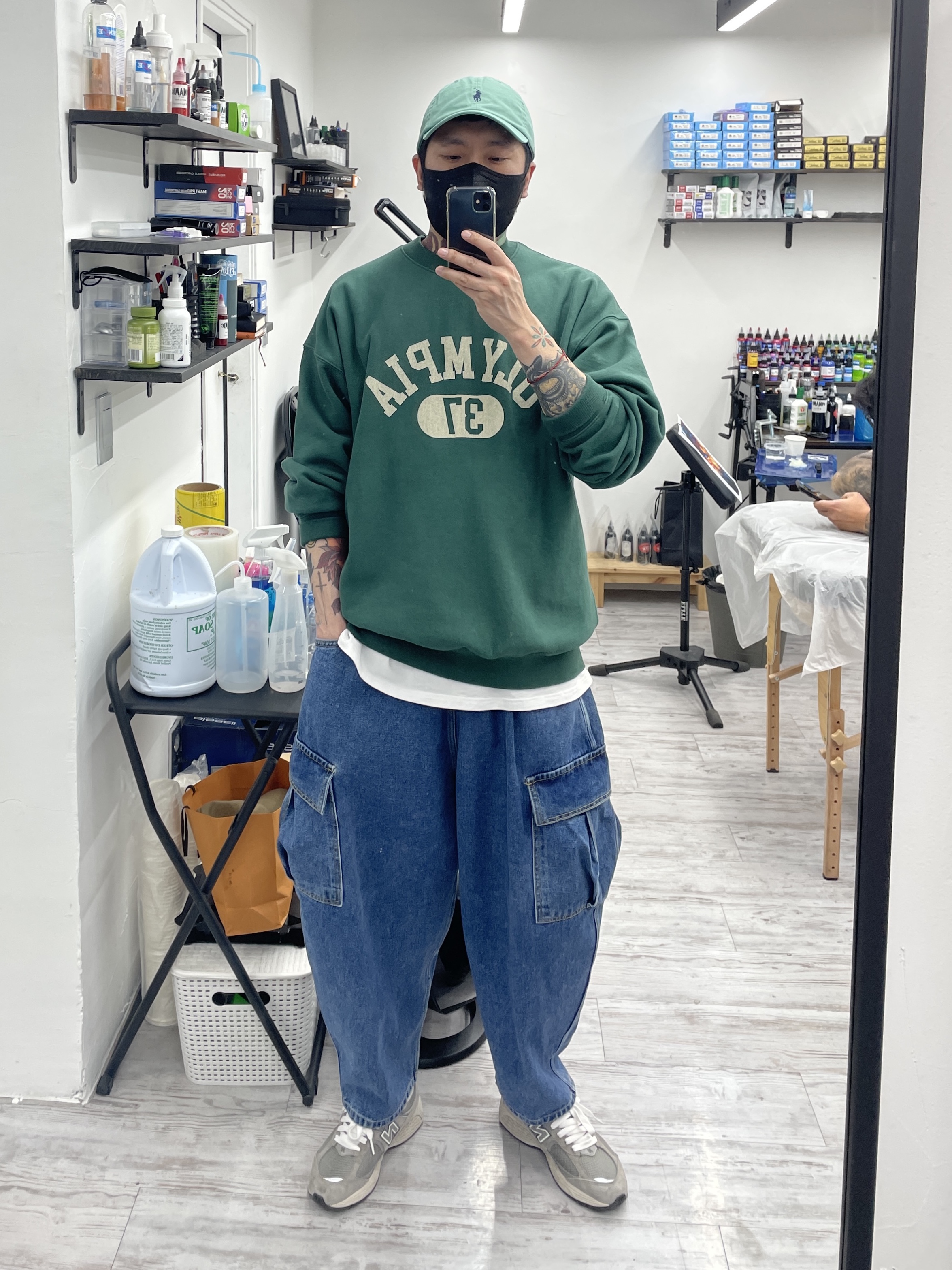 New Balance 2002R Grey 착용 스타일