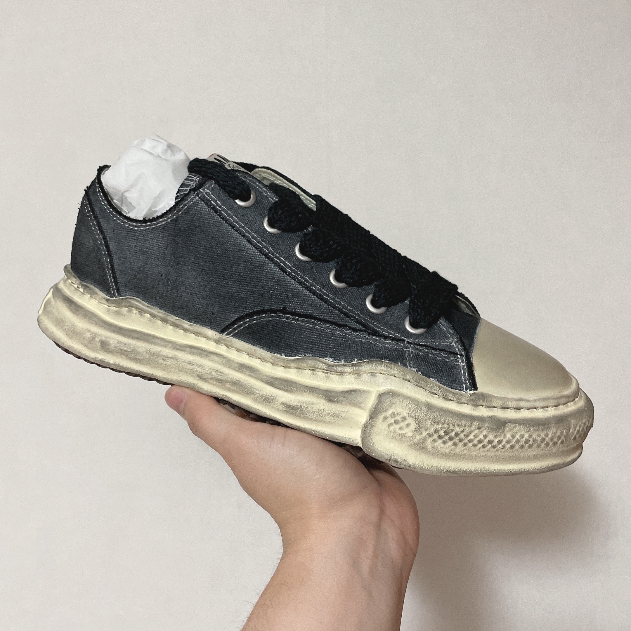 Maison Mihara Yasuhiro Peterson OG Sole DR Canvas Low-top Sneakers Black 착용 스타일