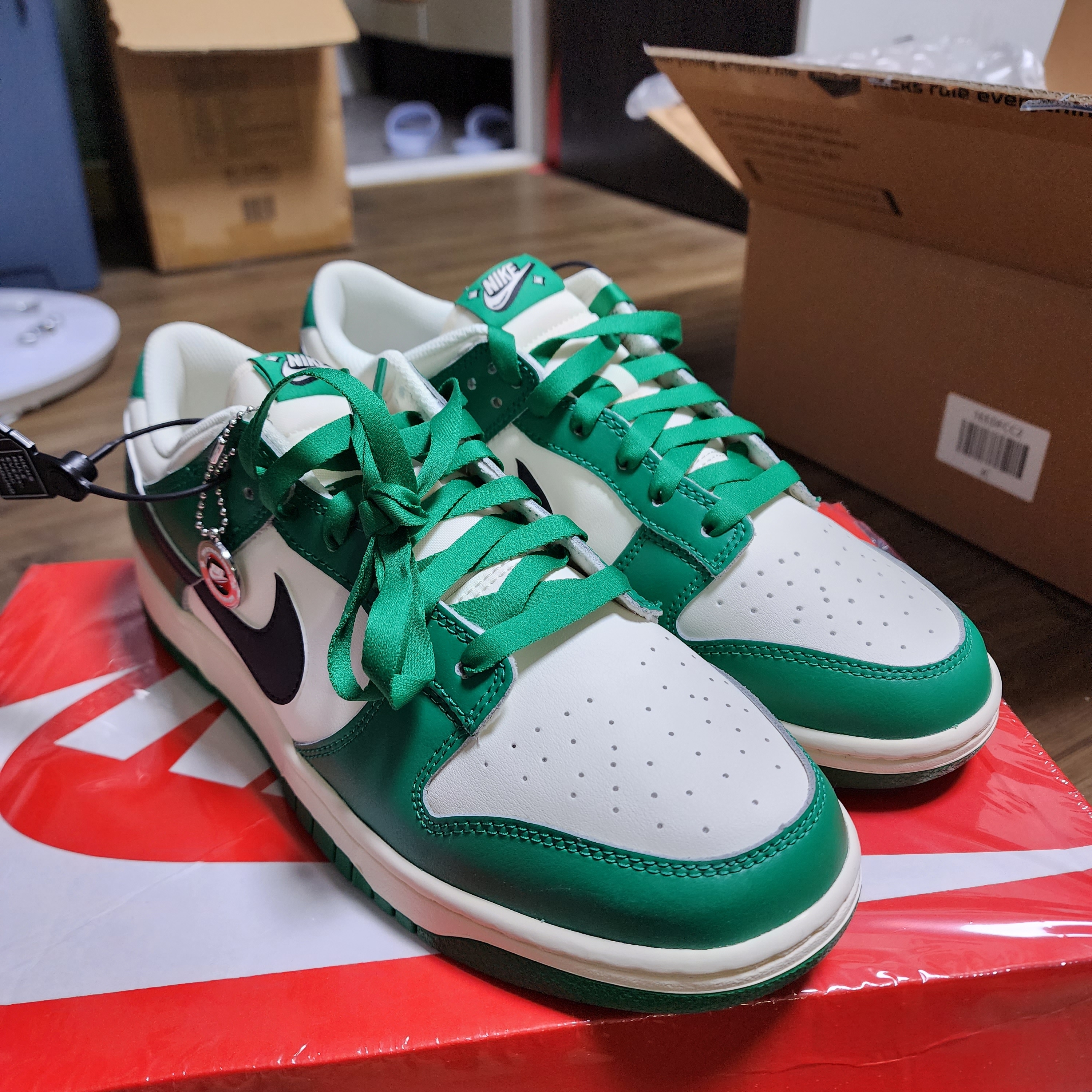 Nike Dunk Low Retro SE Jackpot Malachite 착용 스타일 - 3