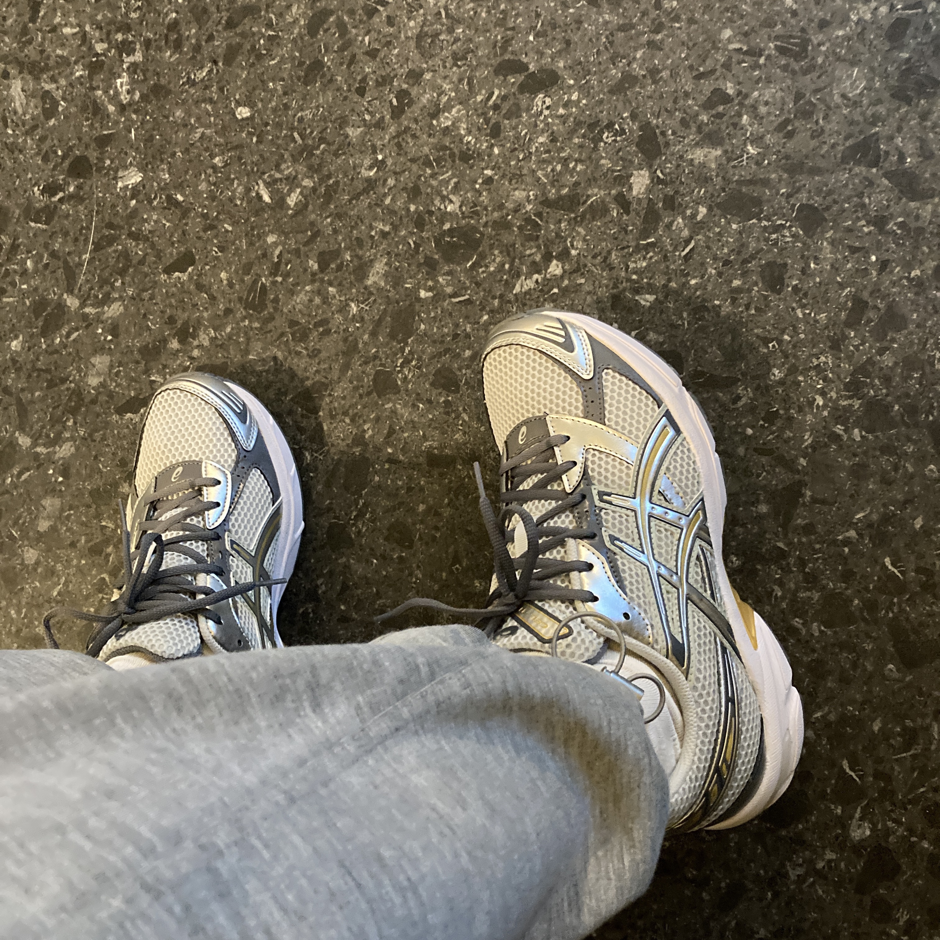 Asics Gel-1130 Polar Shade Pure Silver 착용 스타일