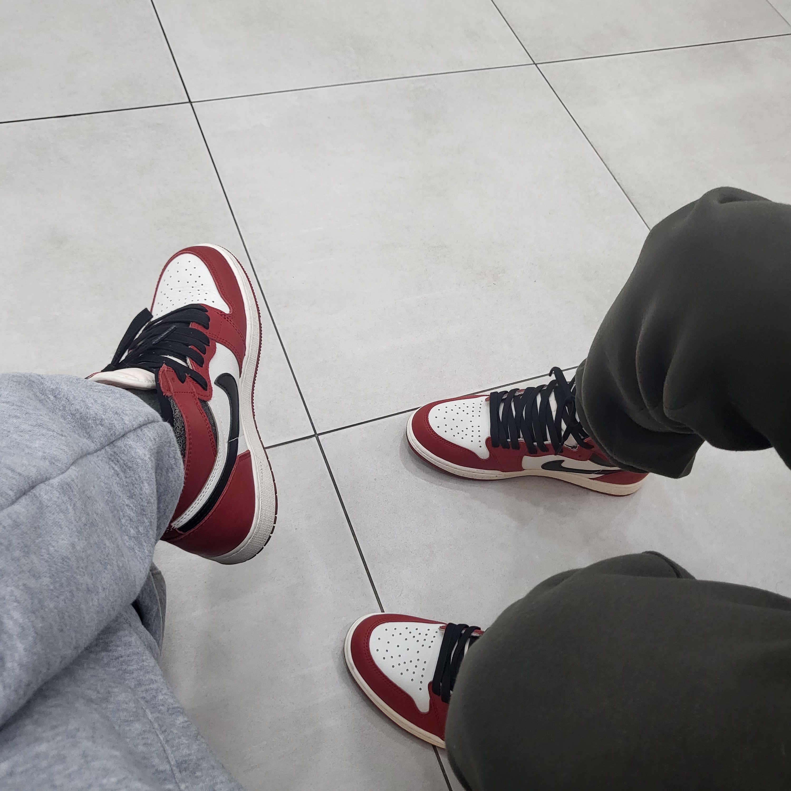 Jordan 1 Retro High OG Chicago 2022, Essentials Hoodie Off Black - 22FW 착용 스타일 - 1