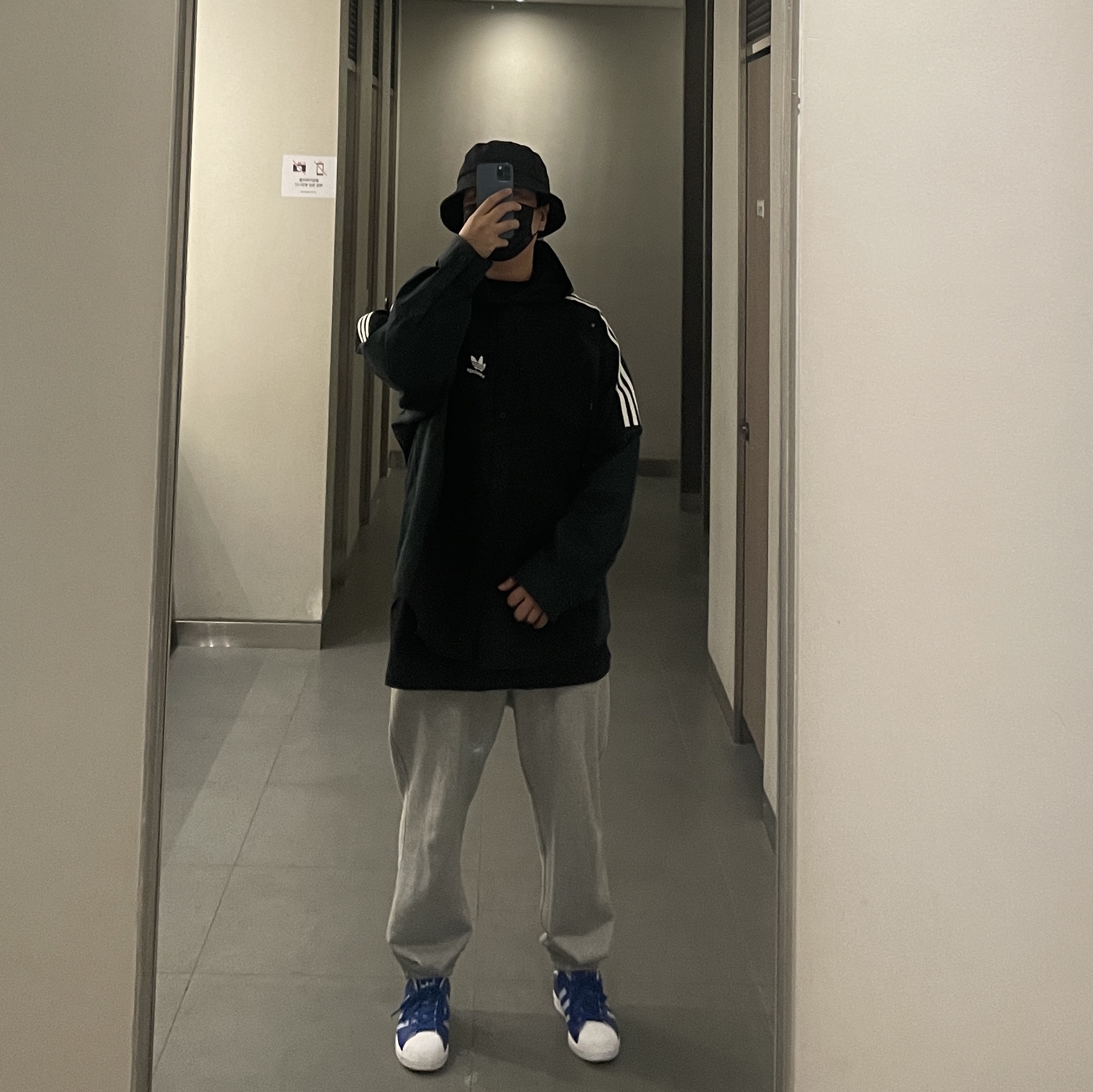 Adidas Superstar Sky Blue 착용 스타일