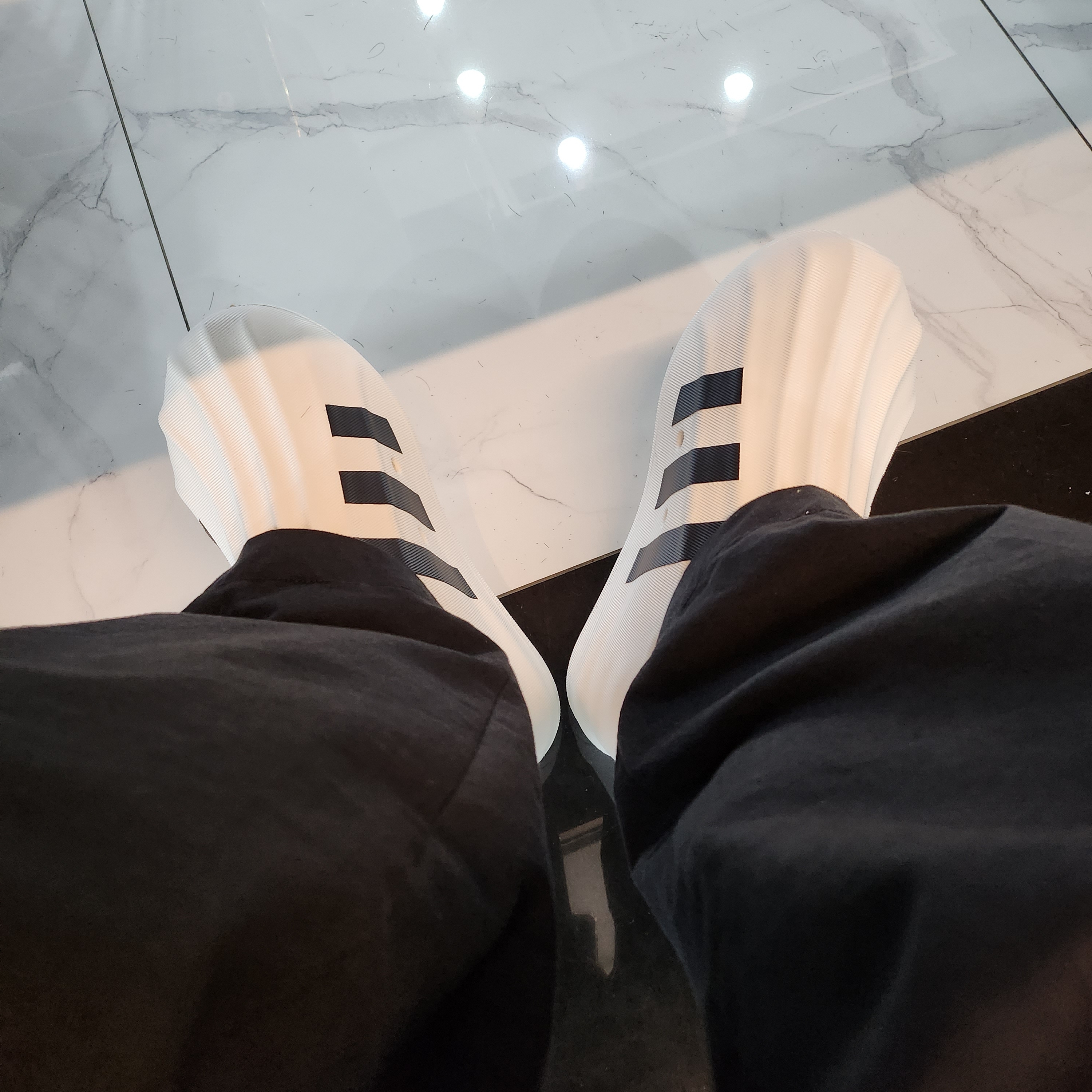 Adidas Adifom Superstar Core White 착용 스타일