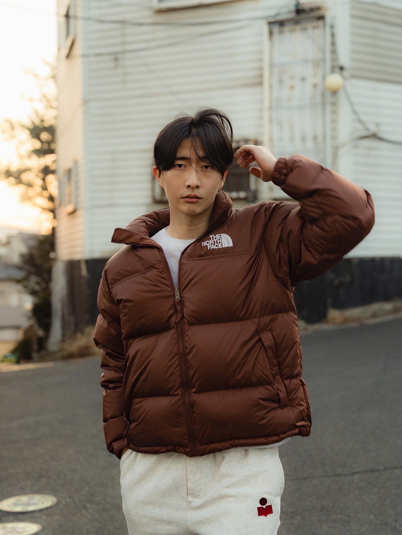 The North Face 1996 Retro Nuptse Jacket Dark Oak, Nike Air Force 1 '07 Low White 착용 스타일 - 1