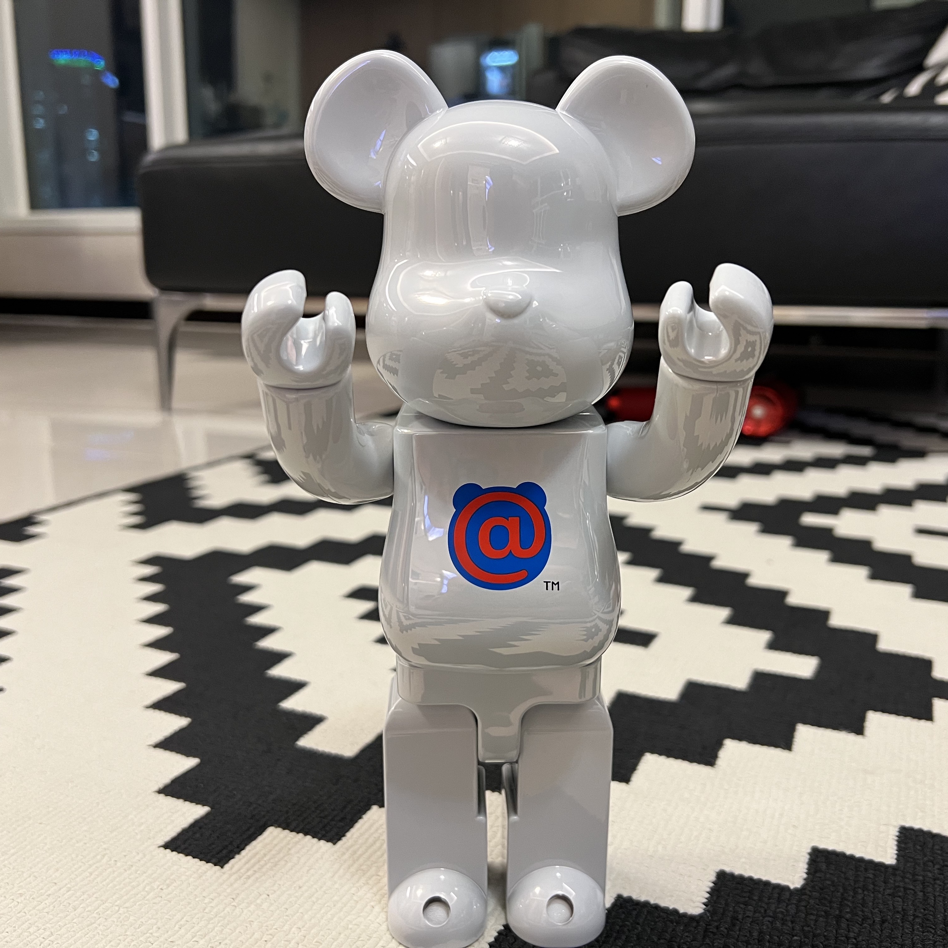Bearbrick 20th Anniv. 1st Model 400% White Chrome 착용 스타일 - 1