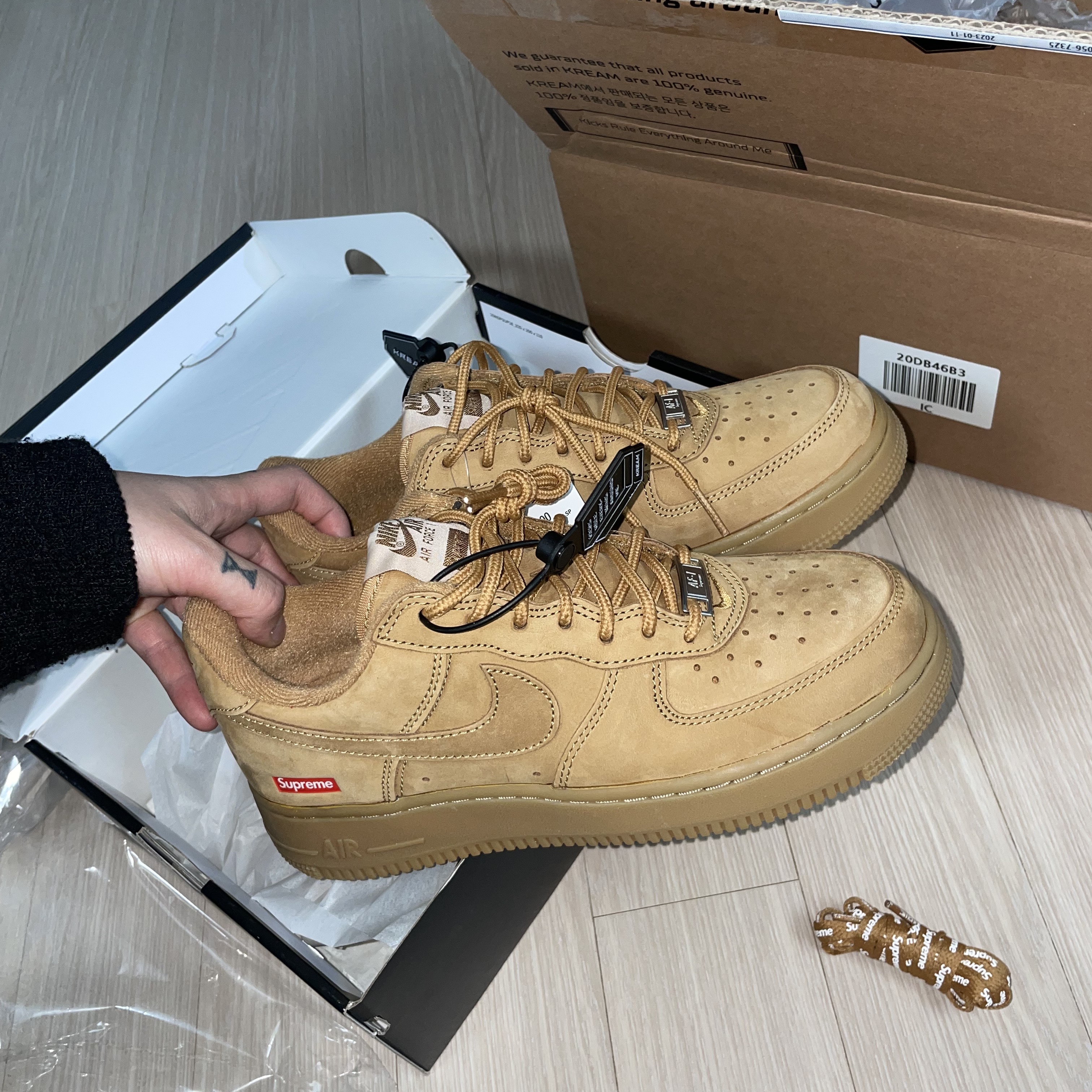 Nike x Supreme Air Force 1 Low Flax 착용 스타일 - 2