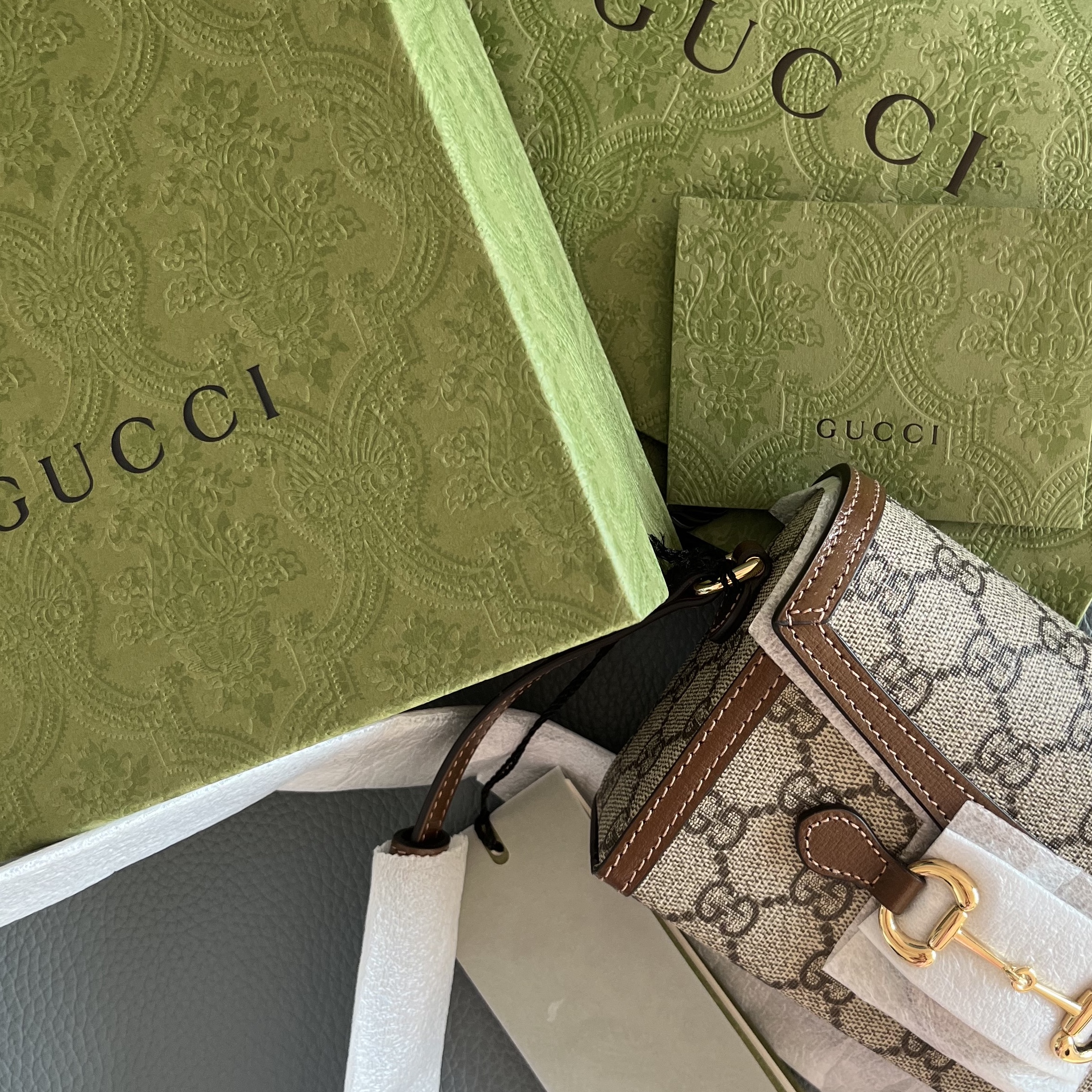 Gucci Horsebit 1955 Mini Bag Beige Ebony Brown 착용 스타일 - 1