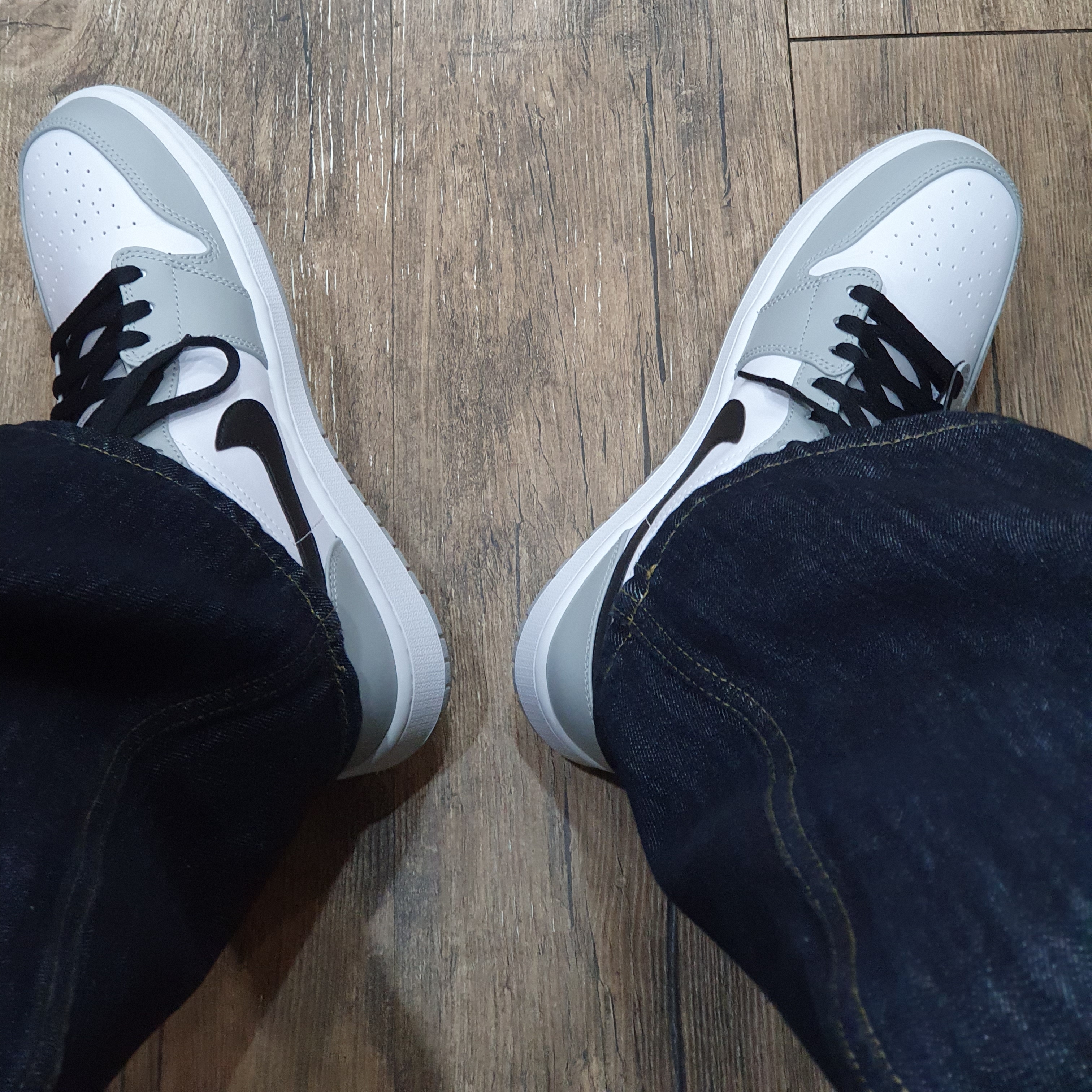 Jordan 1 Mid Light Smoke Grey 착용 스타일