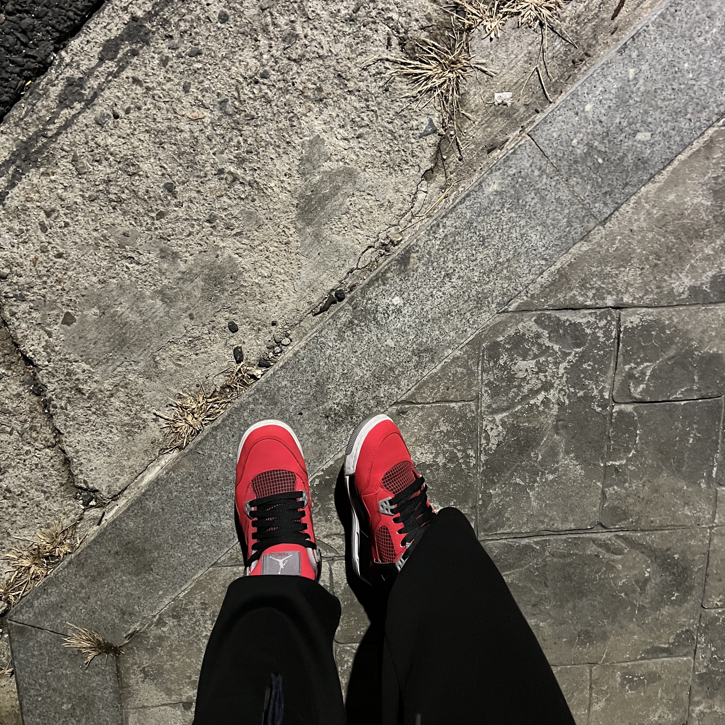Jordan 4 Retro Toro Bravo 착용 스타일