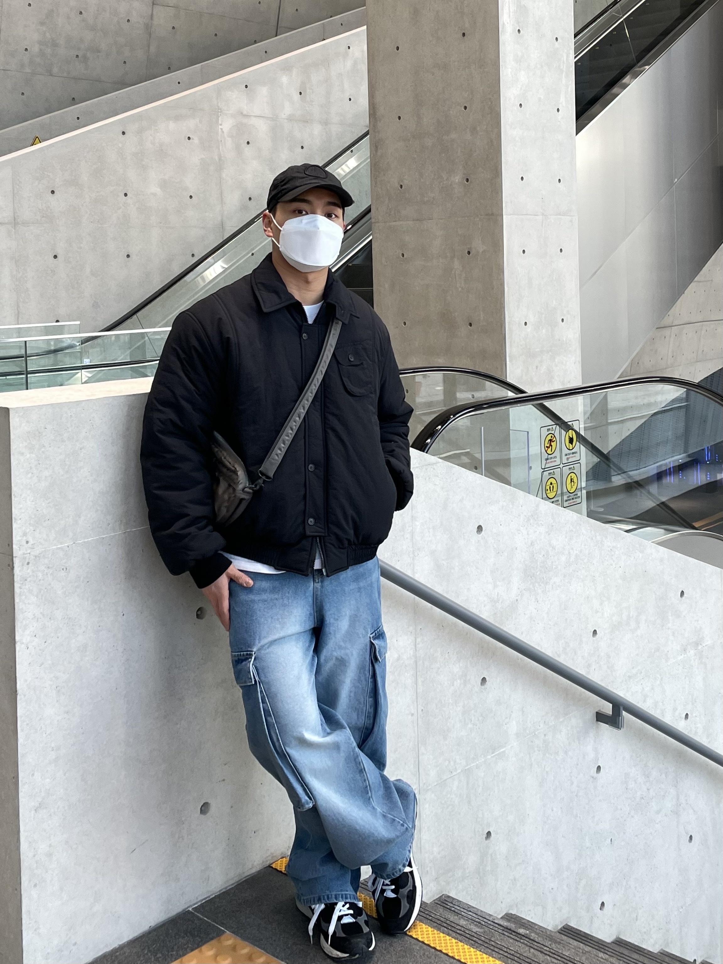 Porter Tanker Shoulder Bag Black, New Balance 992 Made in USA Navy 착용 스타일 - 2