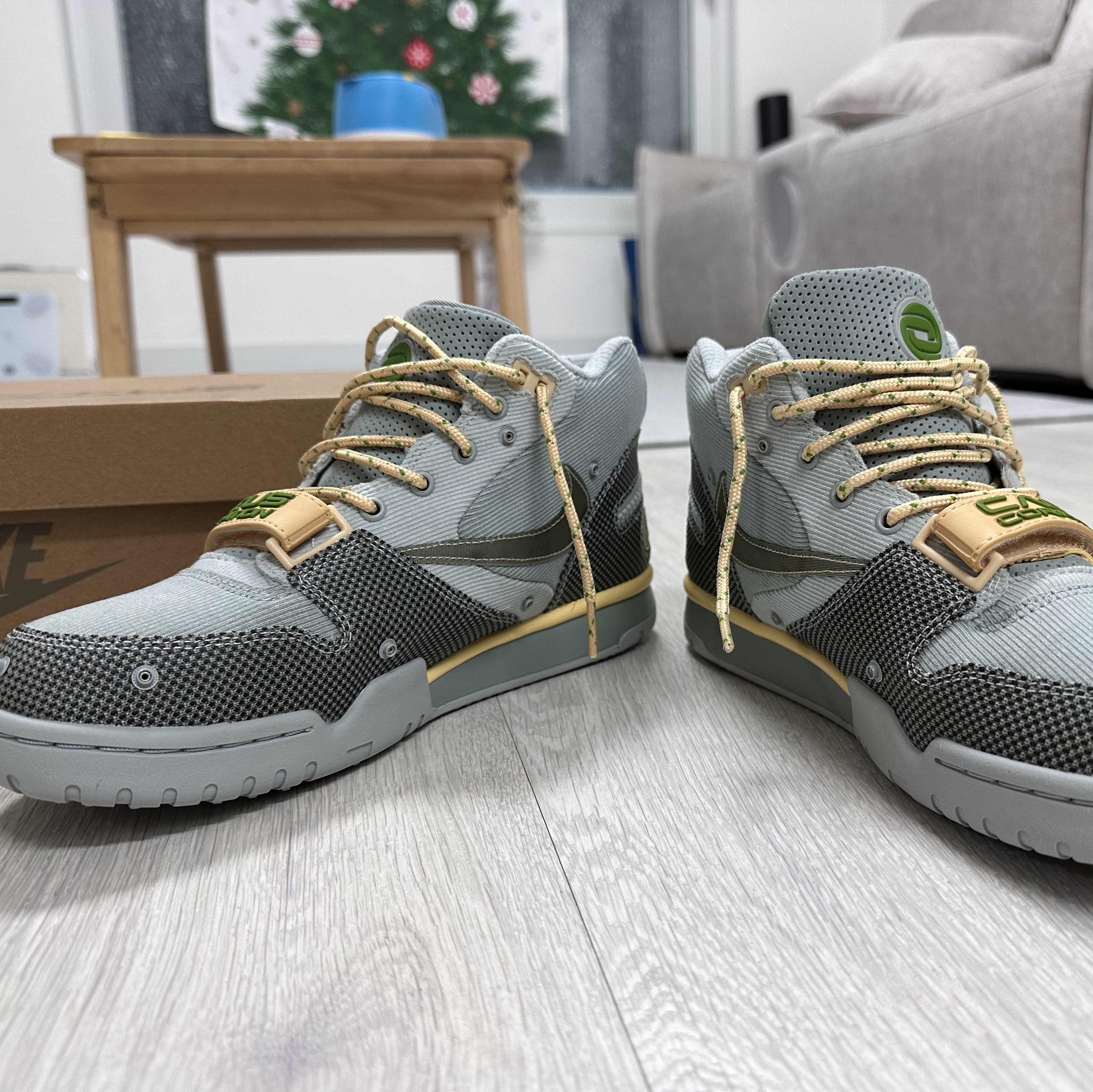 Nike x Travis Scott Nike Air Trainer 1 Grey Haze and Dusty Sage 착용 스타일 - 2