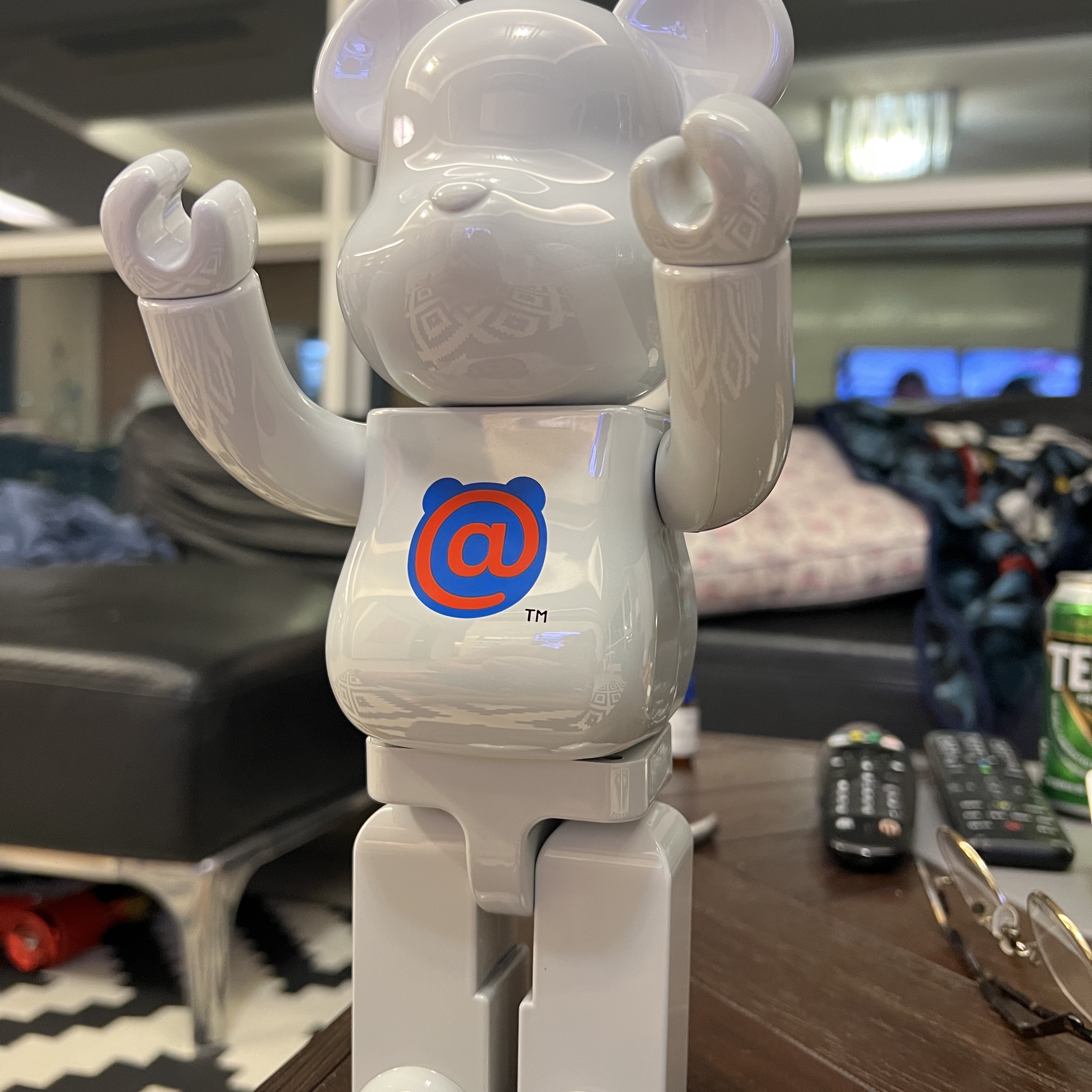 Bearbrick 20th Anniv. 1st Model 400% White Chrome 착용 스타일 - 3