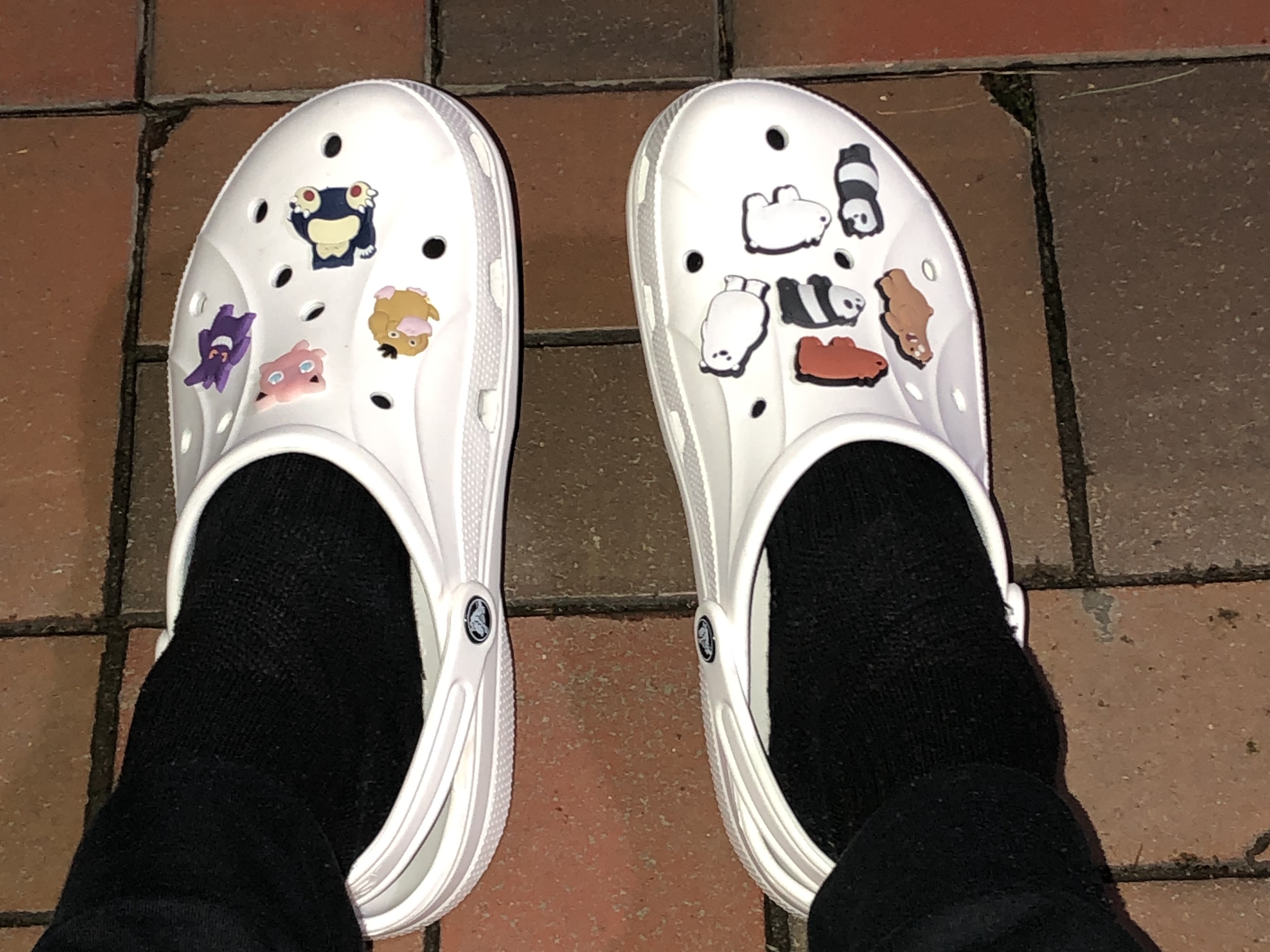 Crocs Classic Clog White 착용 스타일 - 1