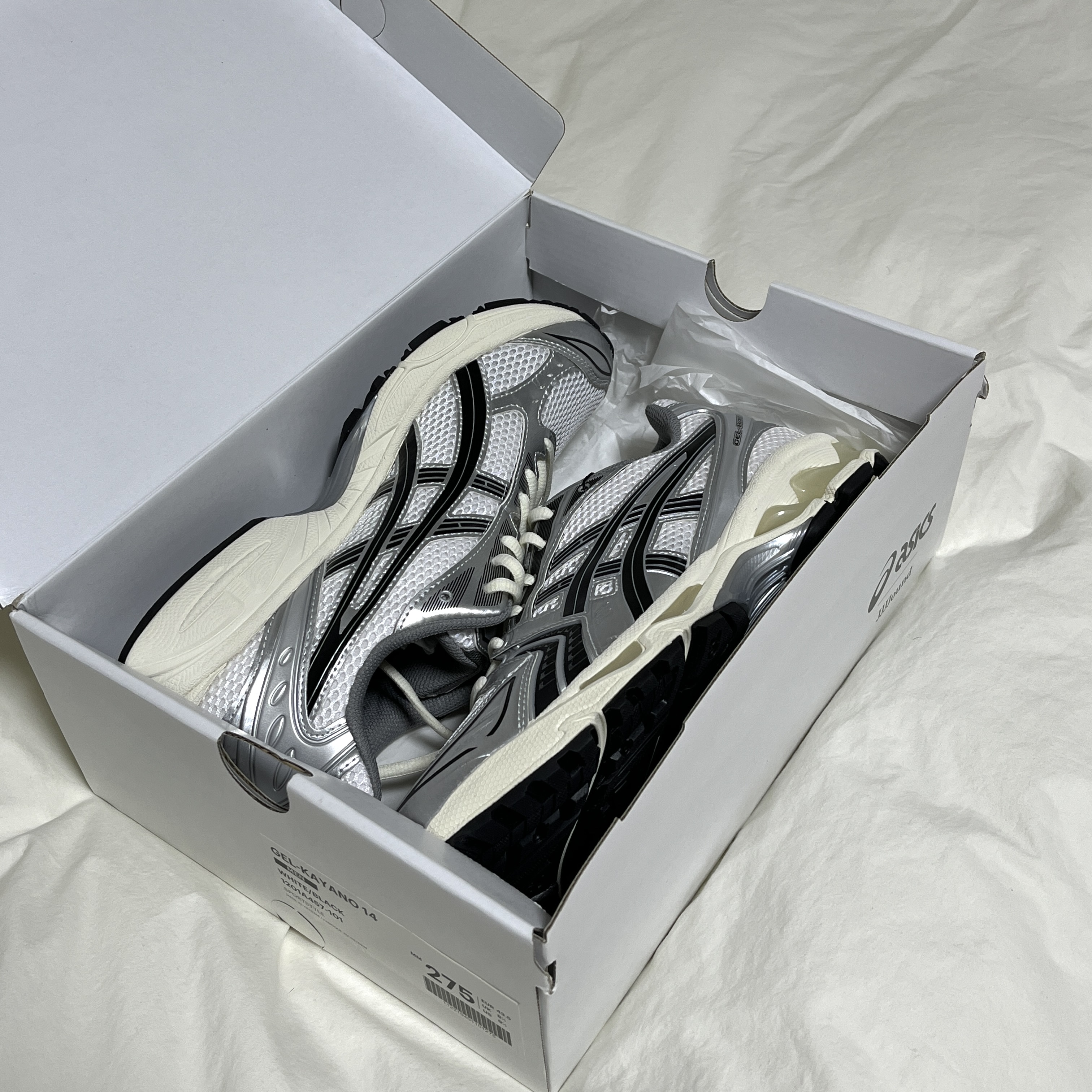 Asics x JJJJound Gel-Kayano 14 Silver Black 착용 스타일 - 4