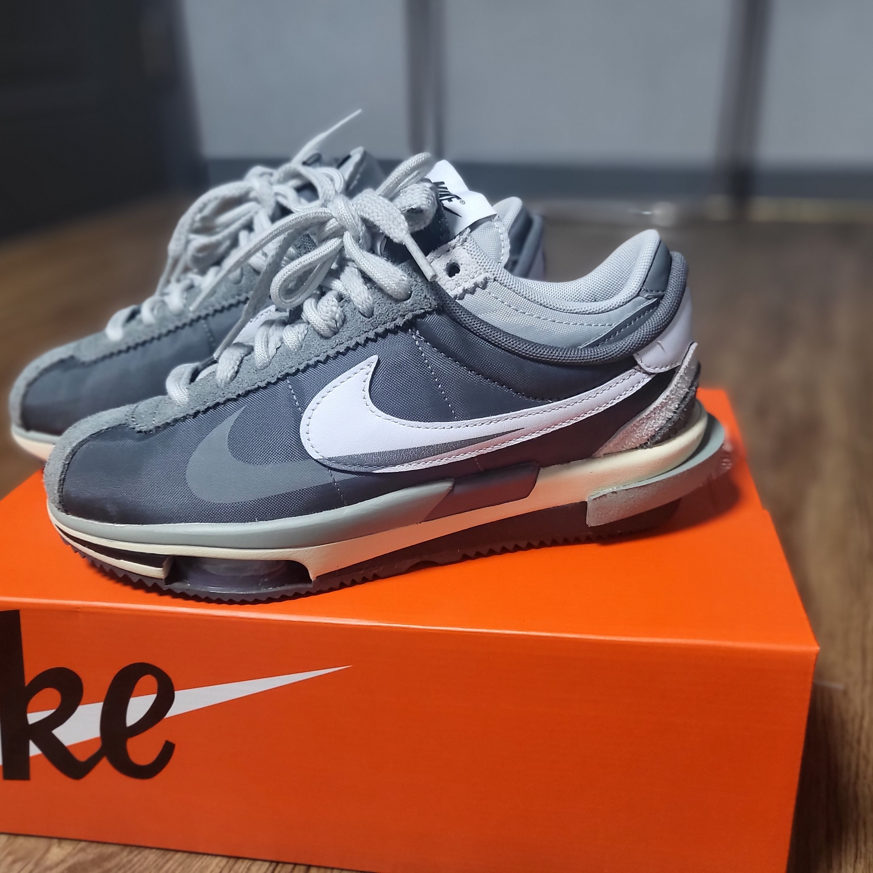 Nike x Sacai Zoom Cortez SP Iron Grey 착용 스타일 - 2