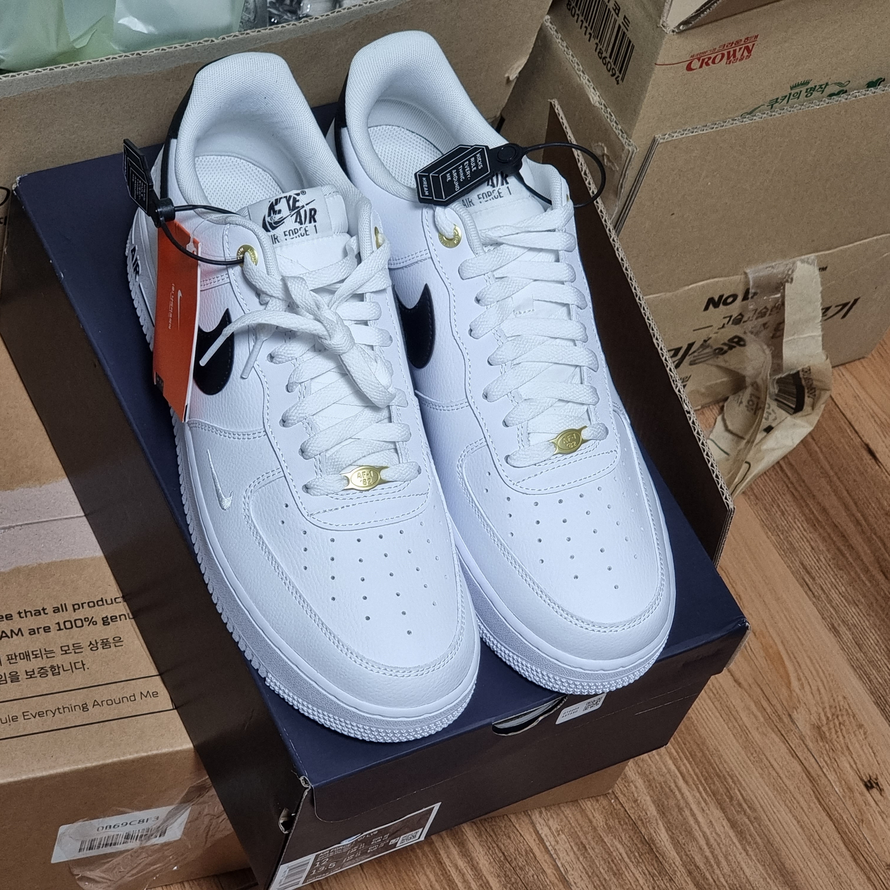 Nike Air Force 1 '07 LV8 40th Anniversary Join Forces White Black 착용 스타일