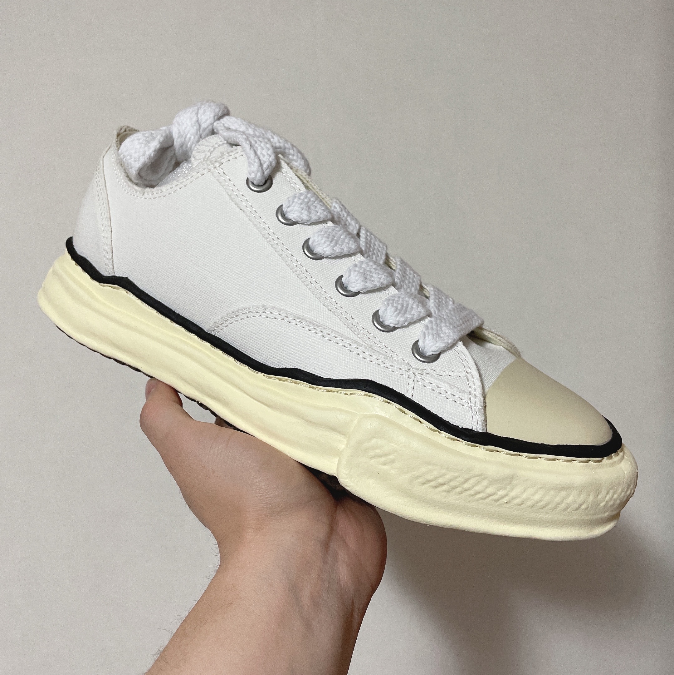 Maison Mihara Yasuhiro Peterson VL OG Sole Canvas Low-top Sneakers White 착용 스타일