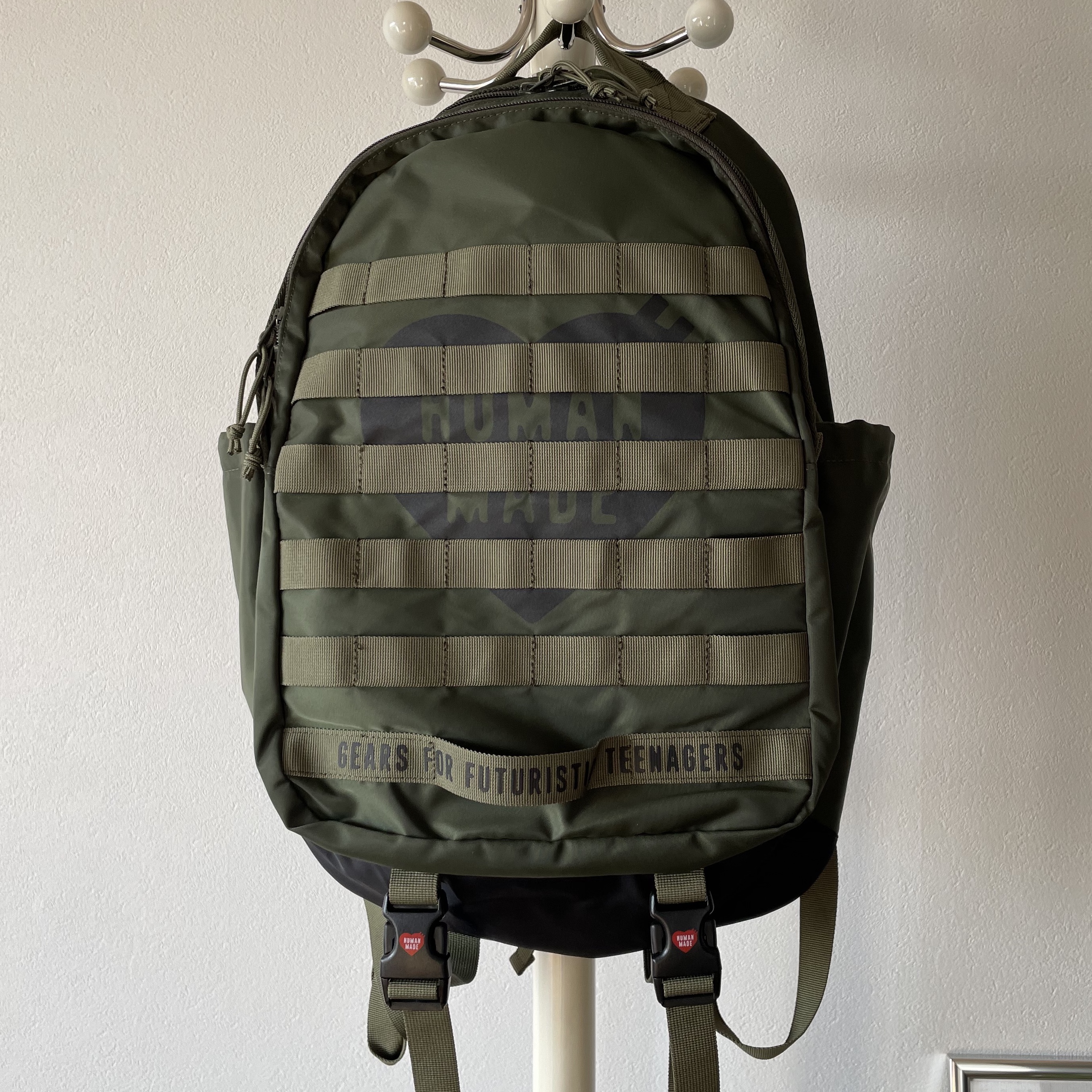 Human Made Military Backpack Olive Drab 착용 스타일 - 1