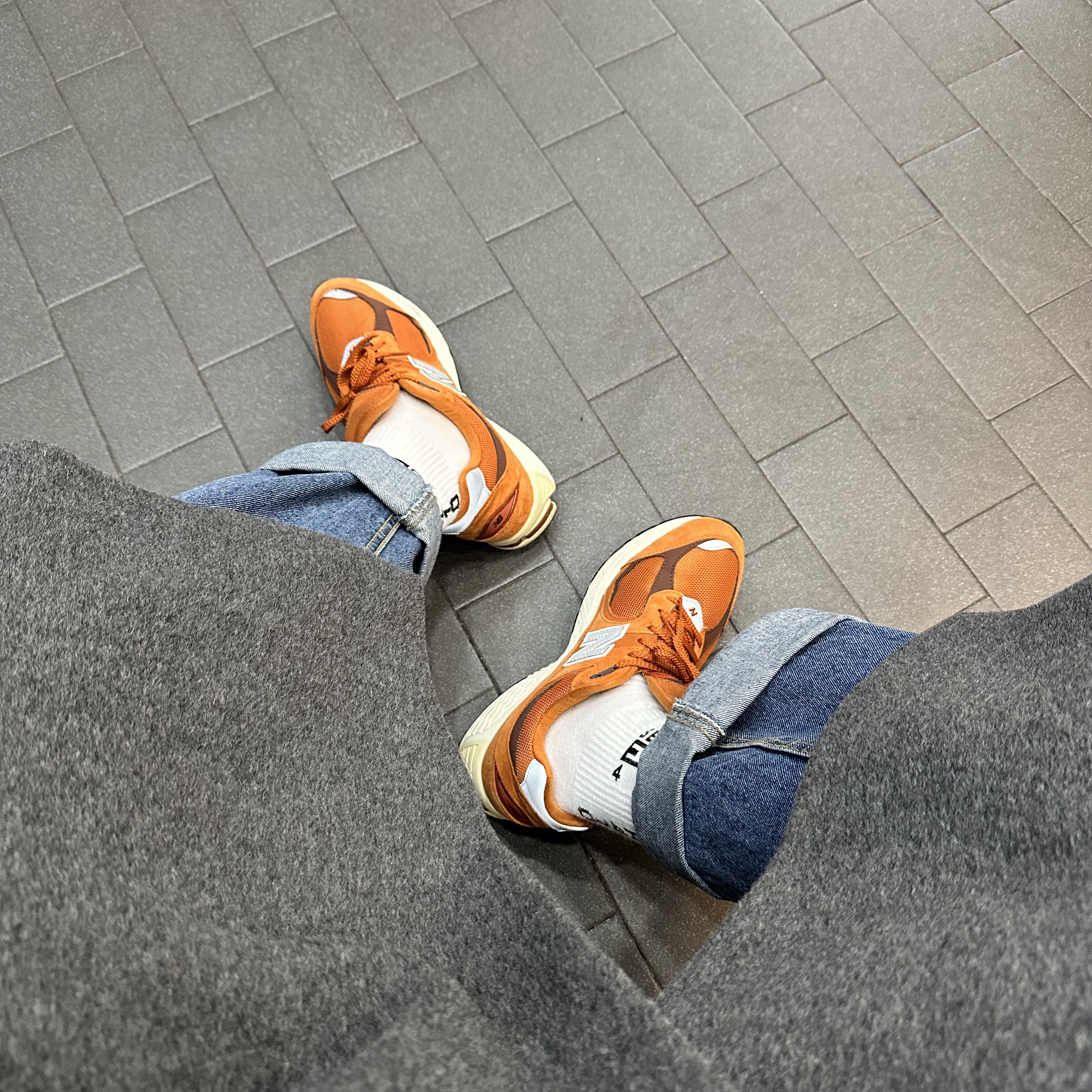 New Balance 2002R Rust Oxide 착용 스타일
