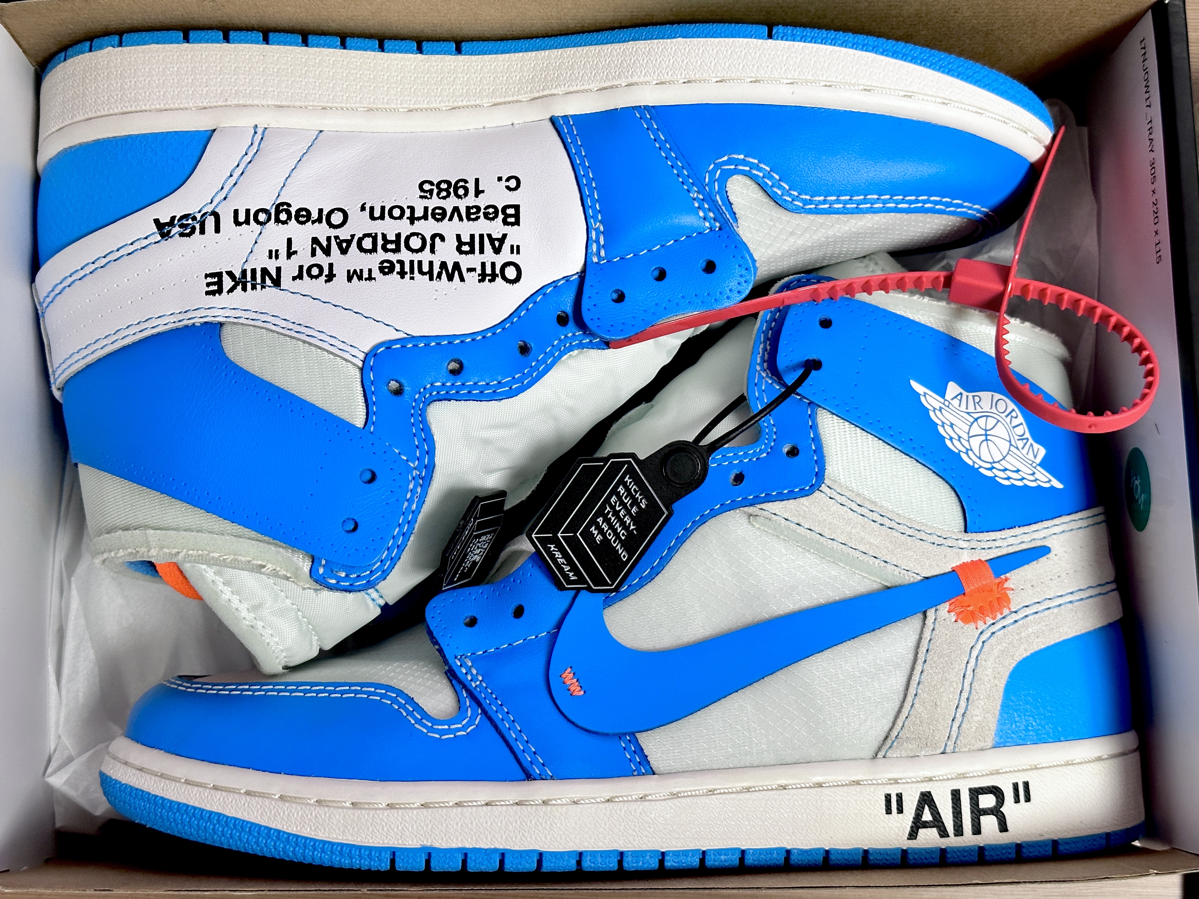 Jordan 1 x Off-White Retro High University Blue 착용 스타일