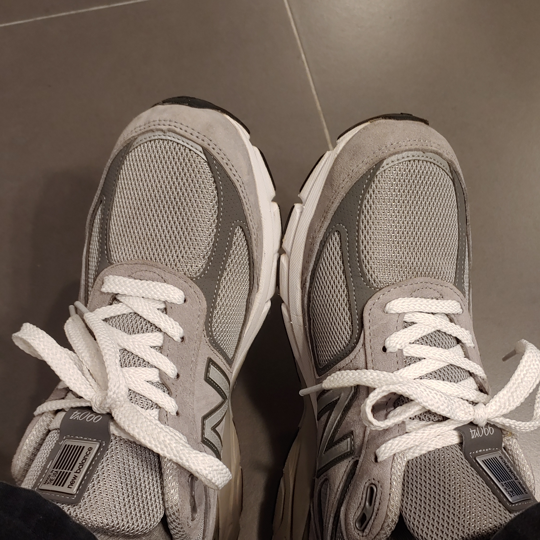 New Balance 990v4 Made in USA Grey - D Standard 착용 스타일