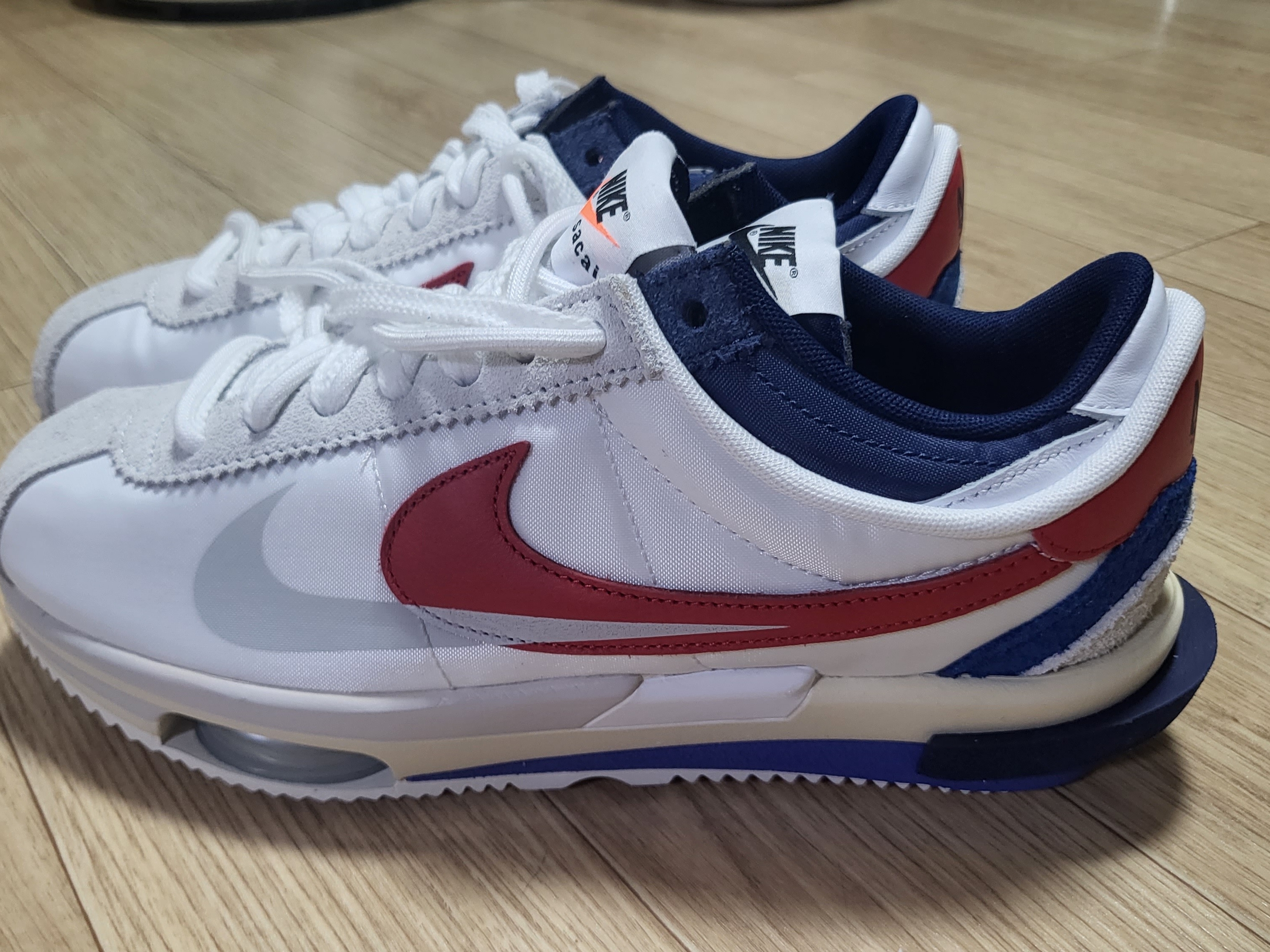 Nike x Sacai Zoom Cortez SP White and University Red 착용 스타일