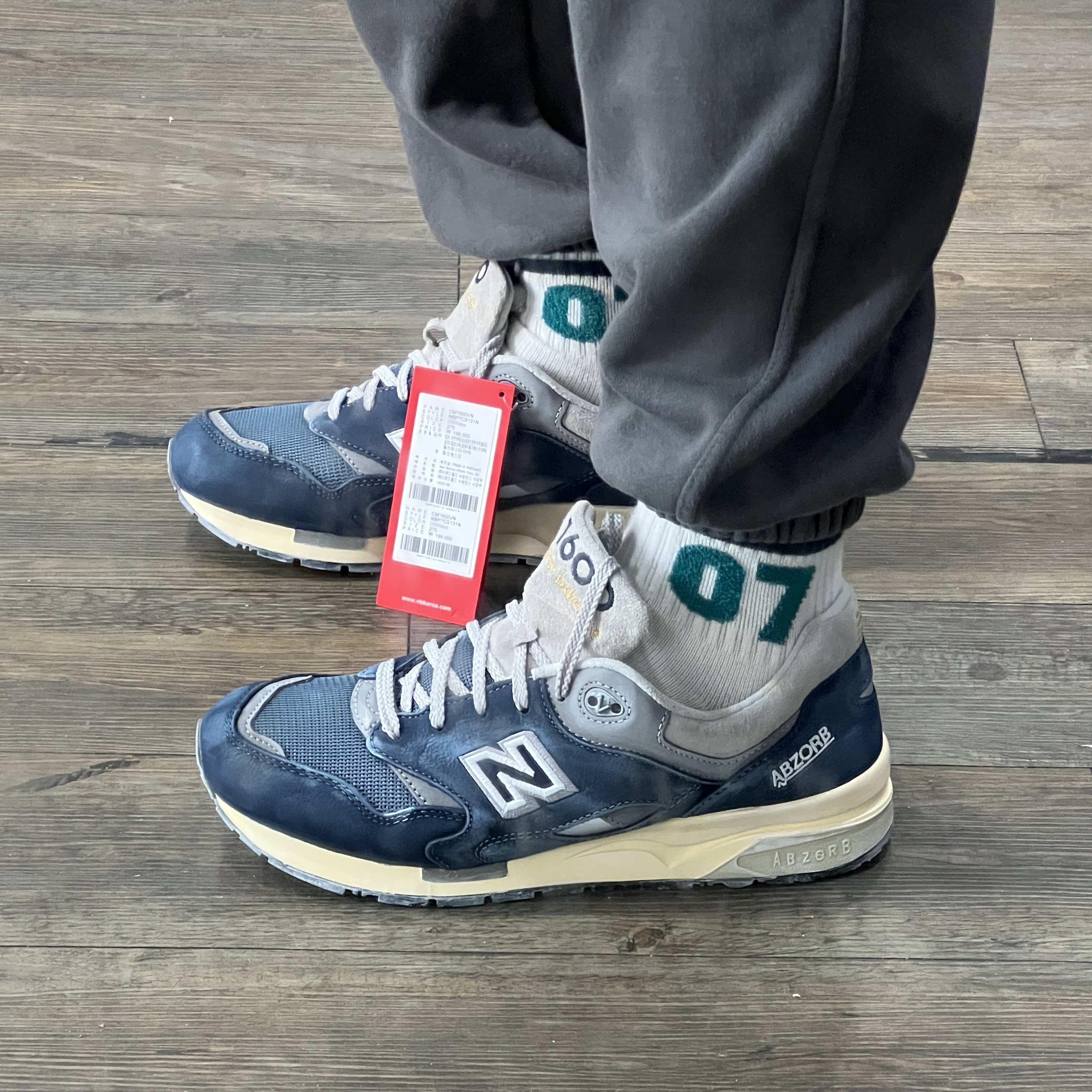 New Balance 1600 Premium Vintage Navy 착용 스타일 - 5