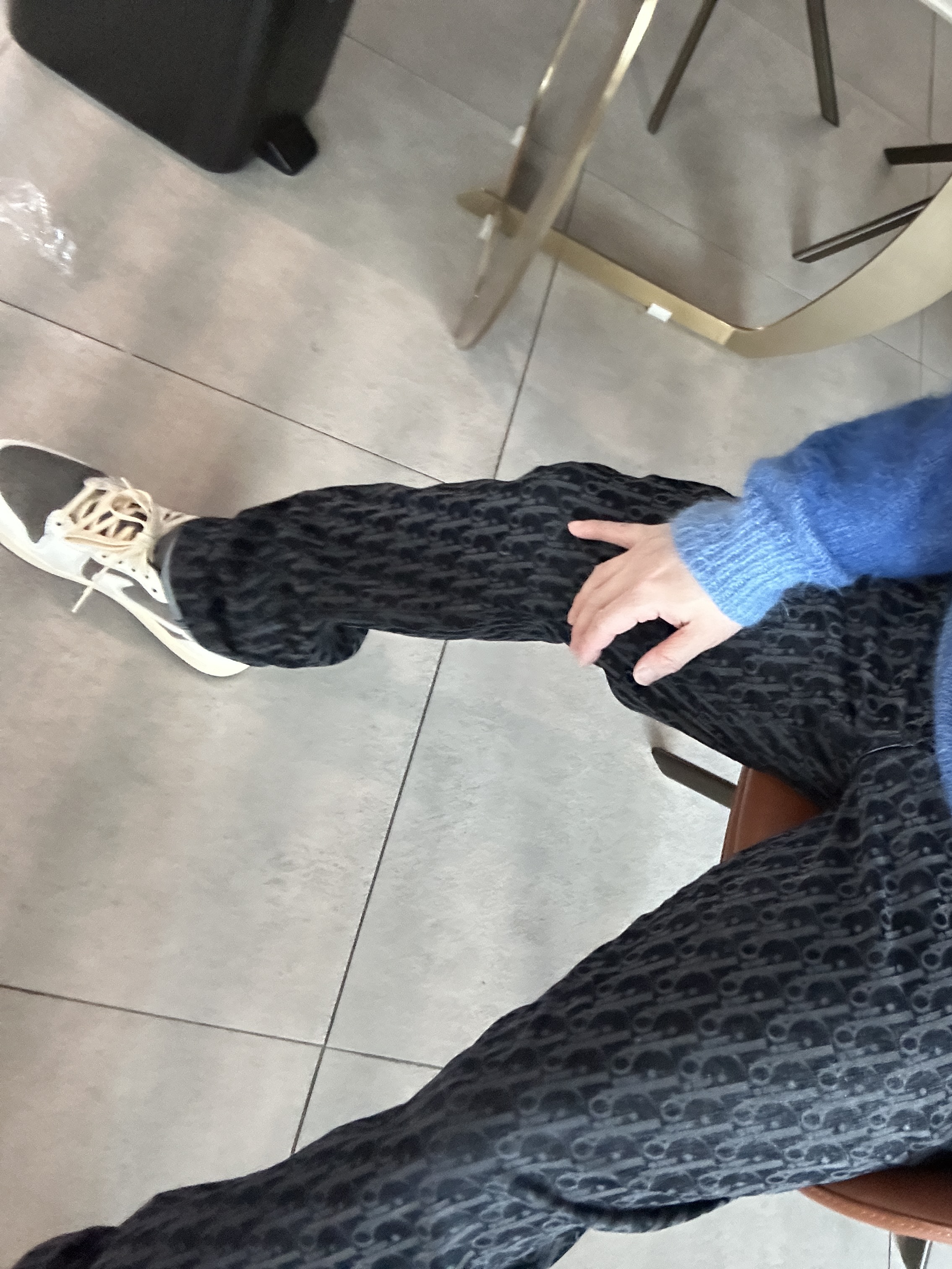 Jordan 1 x Travis Scott Retro Low OG SP Sail and Ridgerock, Isabel Marant Drussellh Sweater Navy - 21FW 착용 스타일 - 2