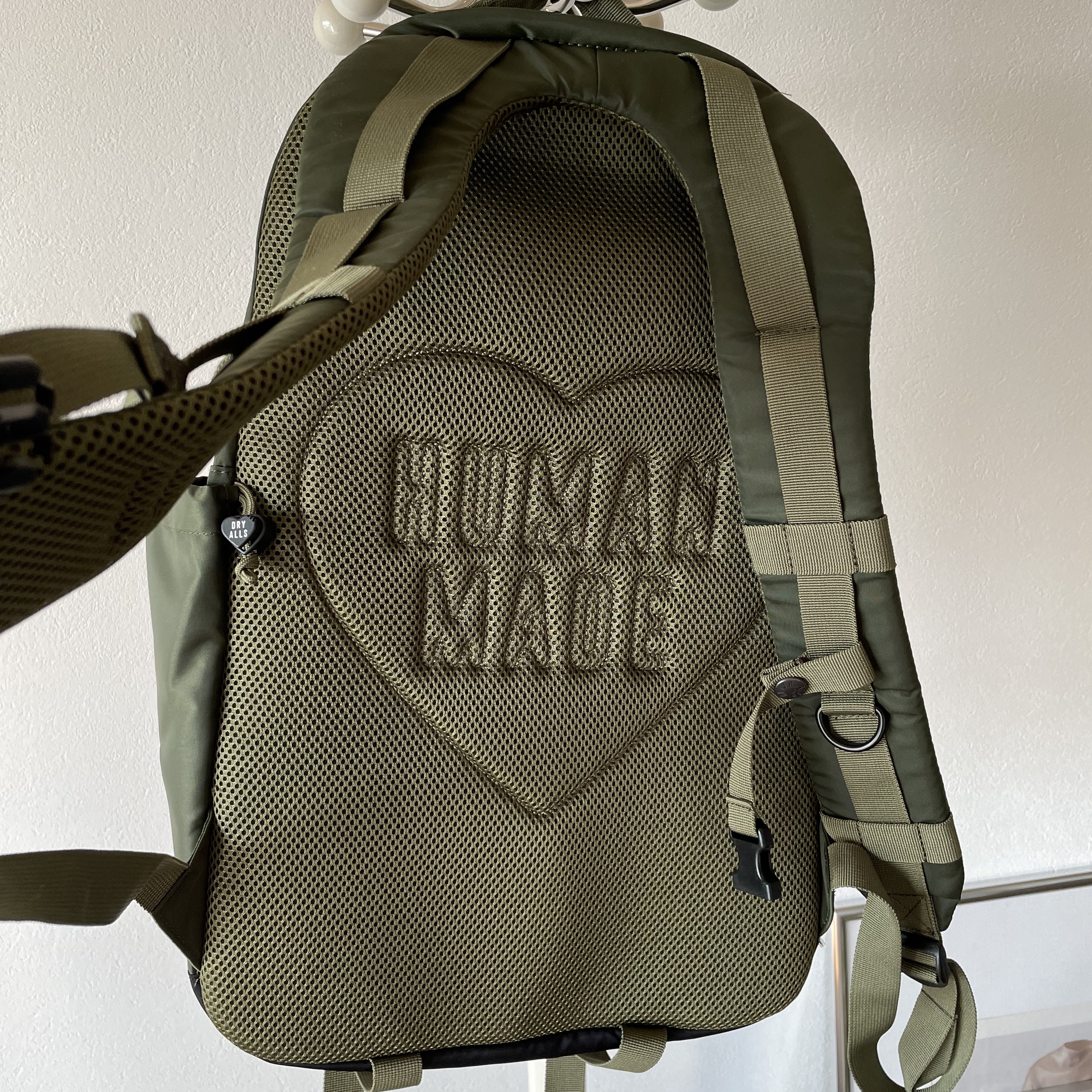 Human Made Military Backpack Olive Drab 착용 스타일 - 3