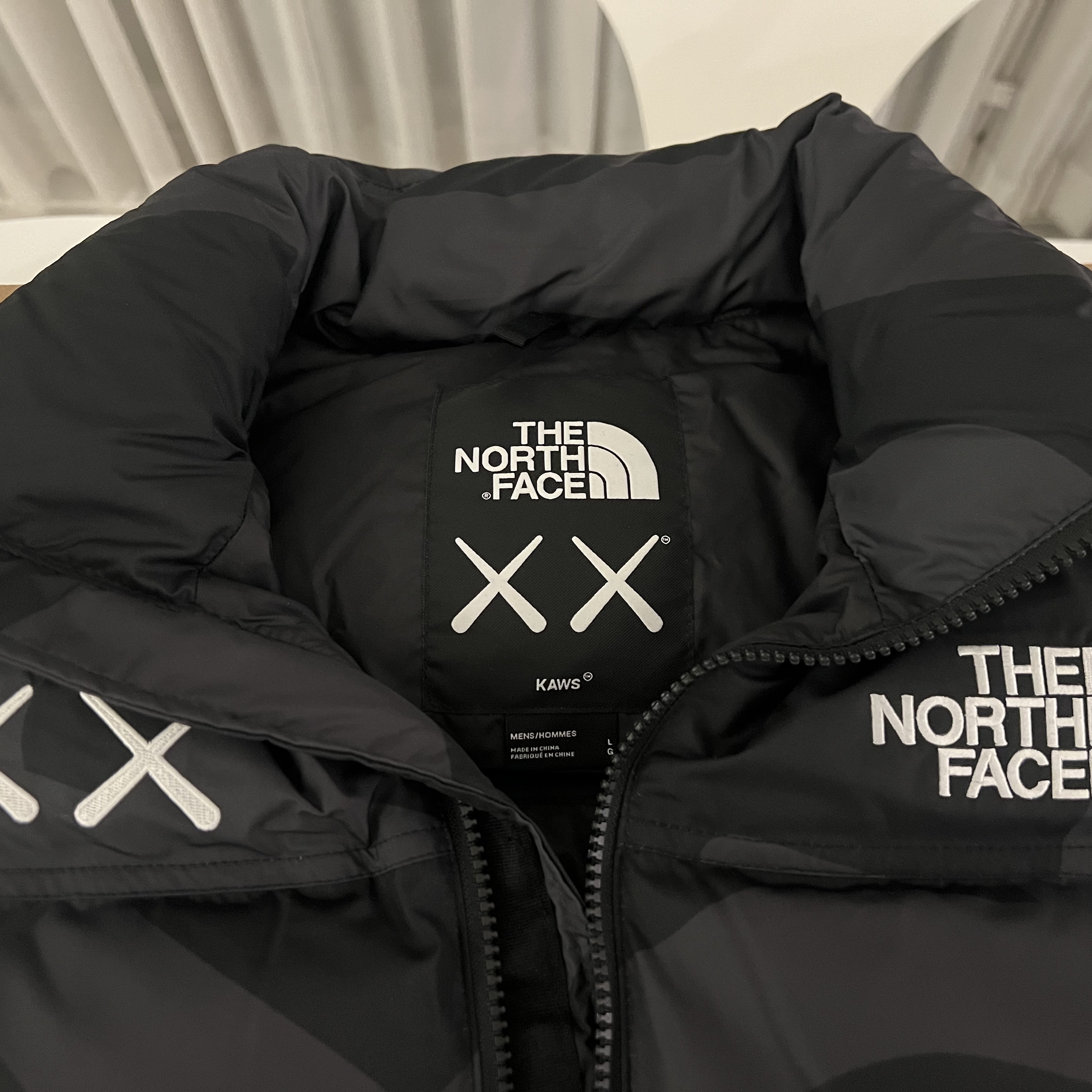 The North Face x Kaws Retro 1996 Nuptse Jacket Black Print - 22FW 착용 스타일 - 2