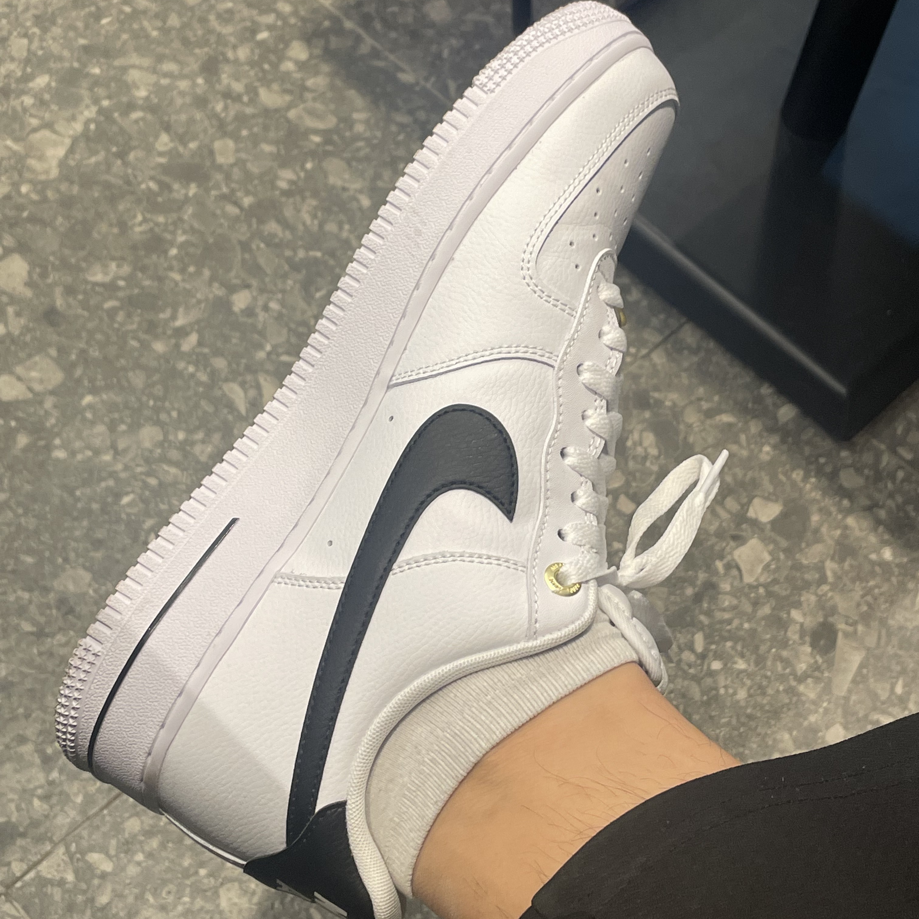 Nike Air Force 1 '07 LV8 40th Anniversary Join Forces White Black 착용 스타일 - 4