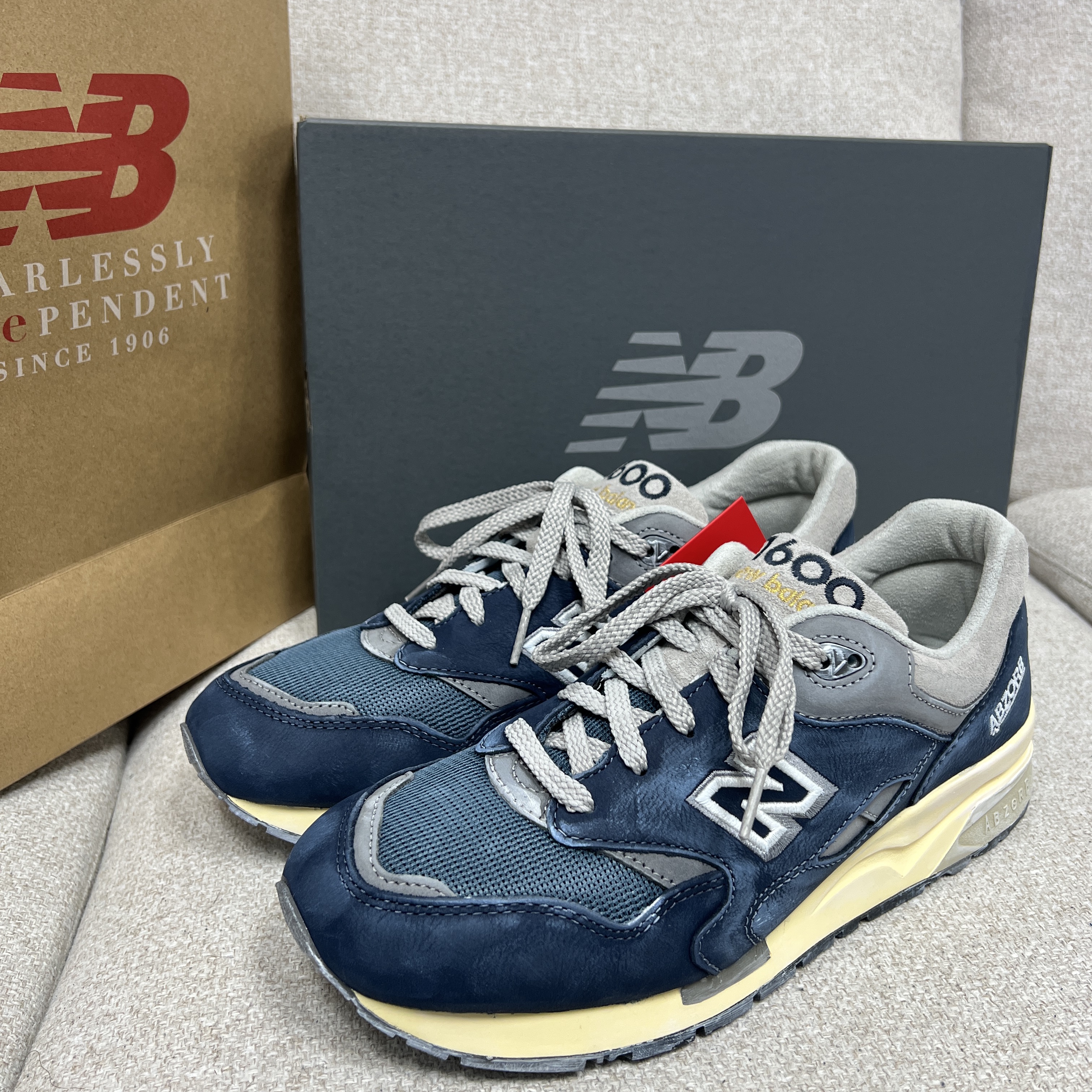 New Balance 1600 Premium Vintage Navy 착용 스타일 - 1