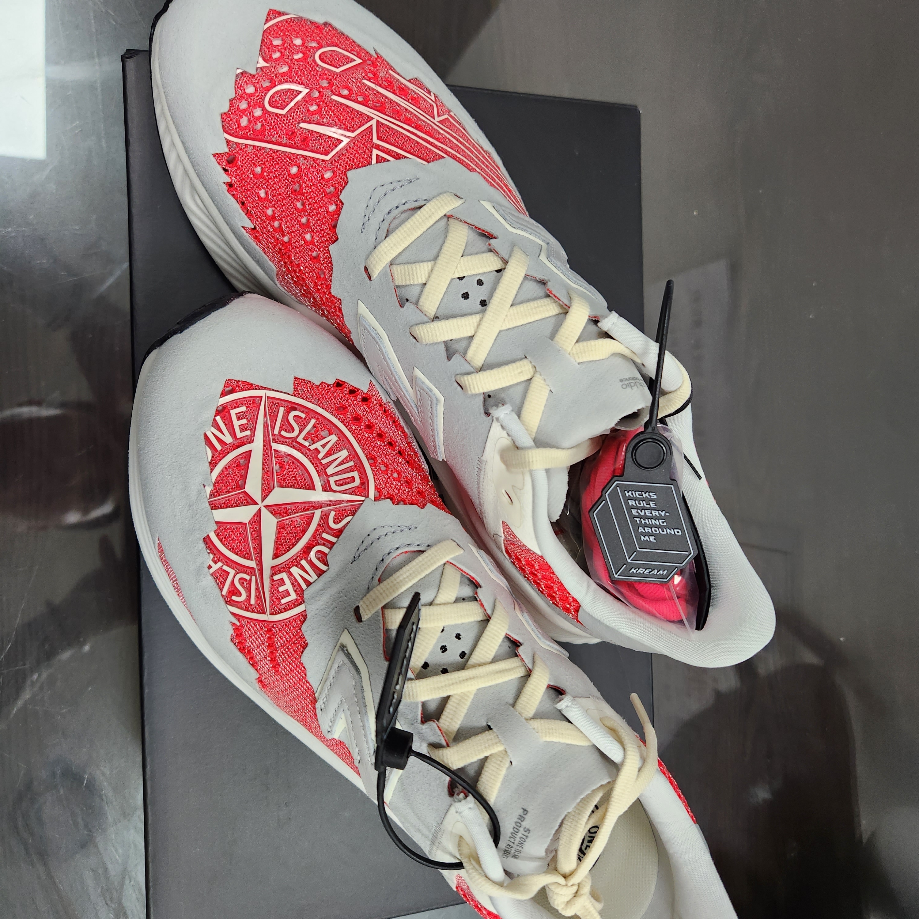New Balance x Stone Island x Tokyo Design Studio FuelCell RC Elite v2 SI Red 착용 스타일 - 2