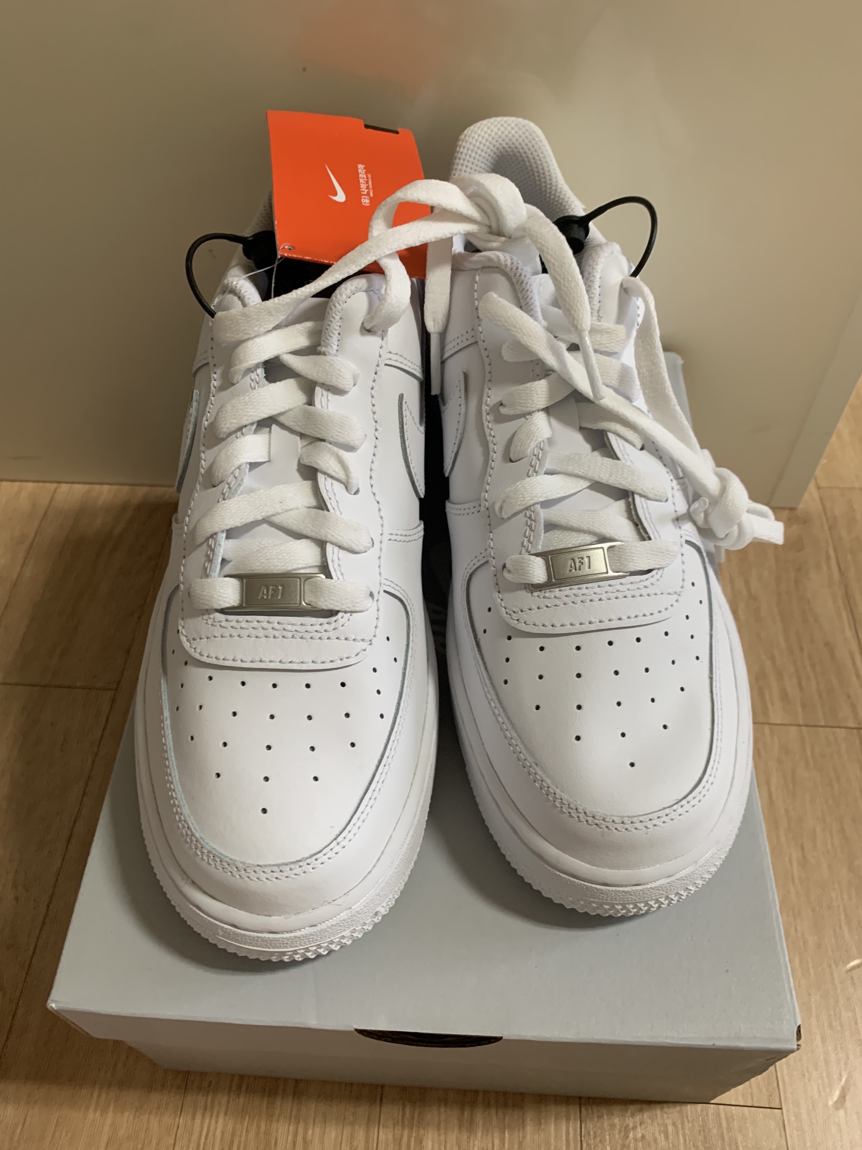 (GS) Nike Air Force 1 LE White 착용 스타일