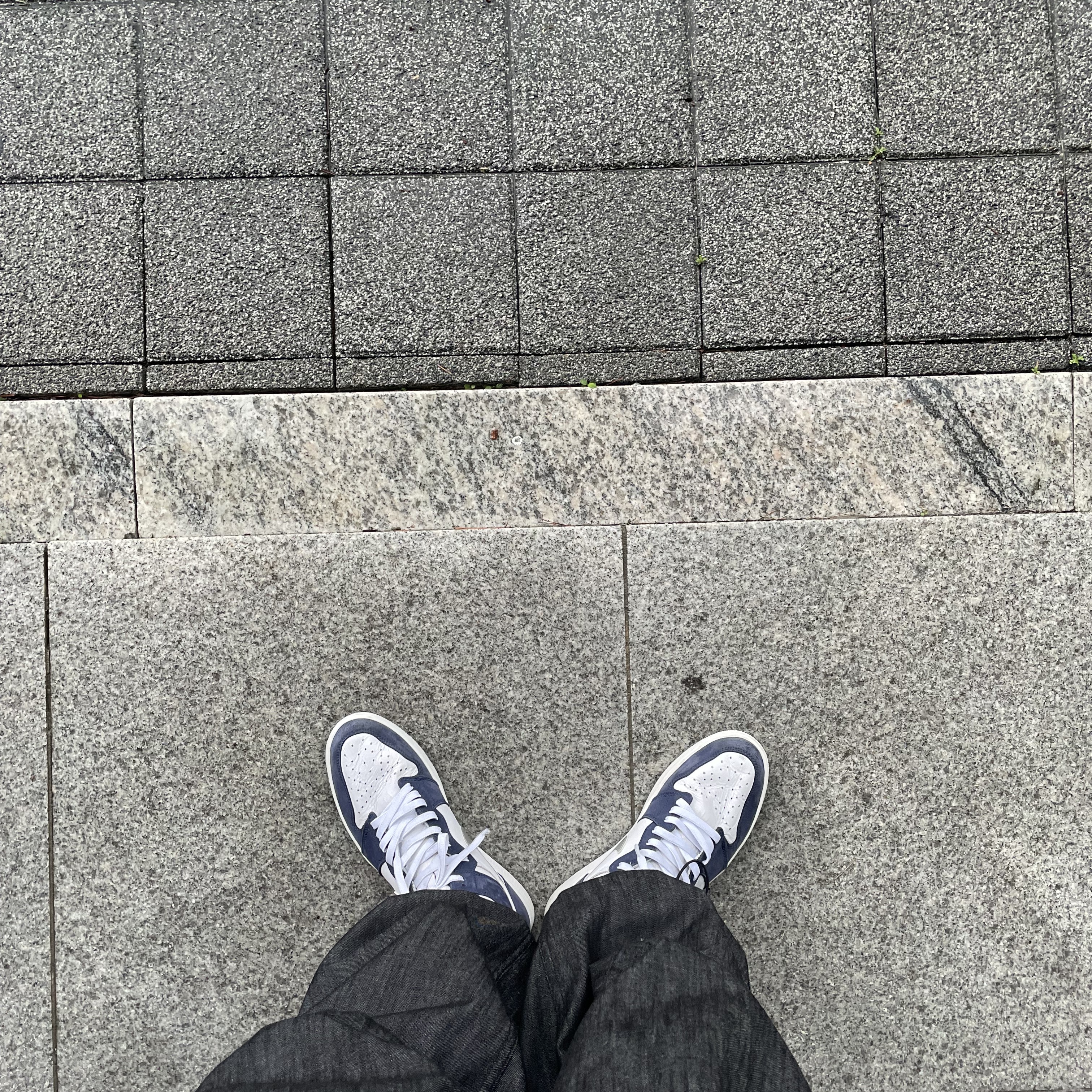 Jordan 1 Retro High OG CO.JP Midnight Navy, Off-White x Amore Pacific Protection Box (Without Cosmetics) 착용 스타일 - 1