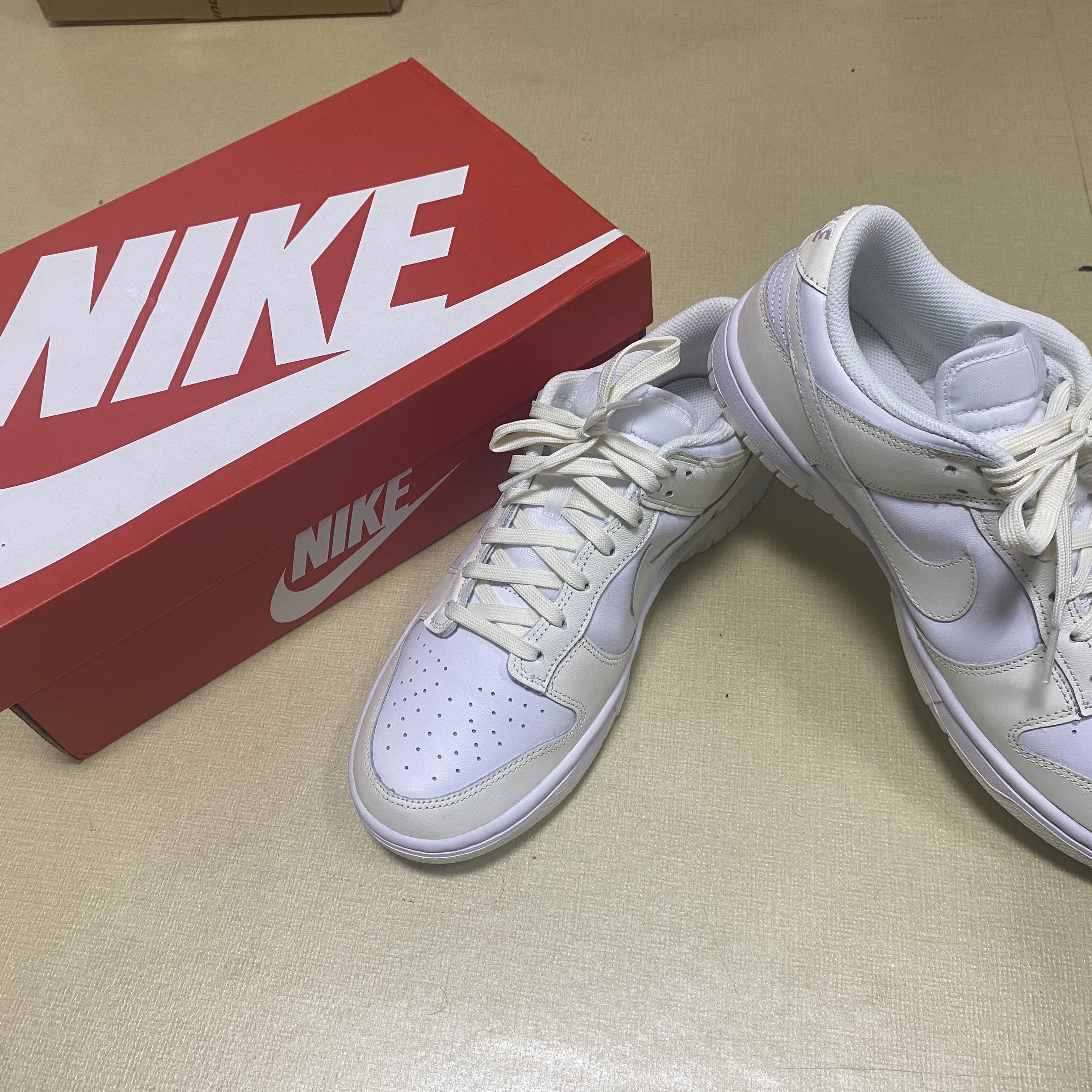 (W) Nike Dunk Low White and Sail 착용 스타일