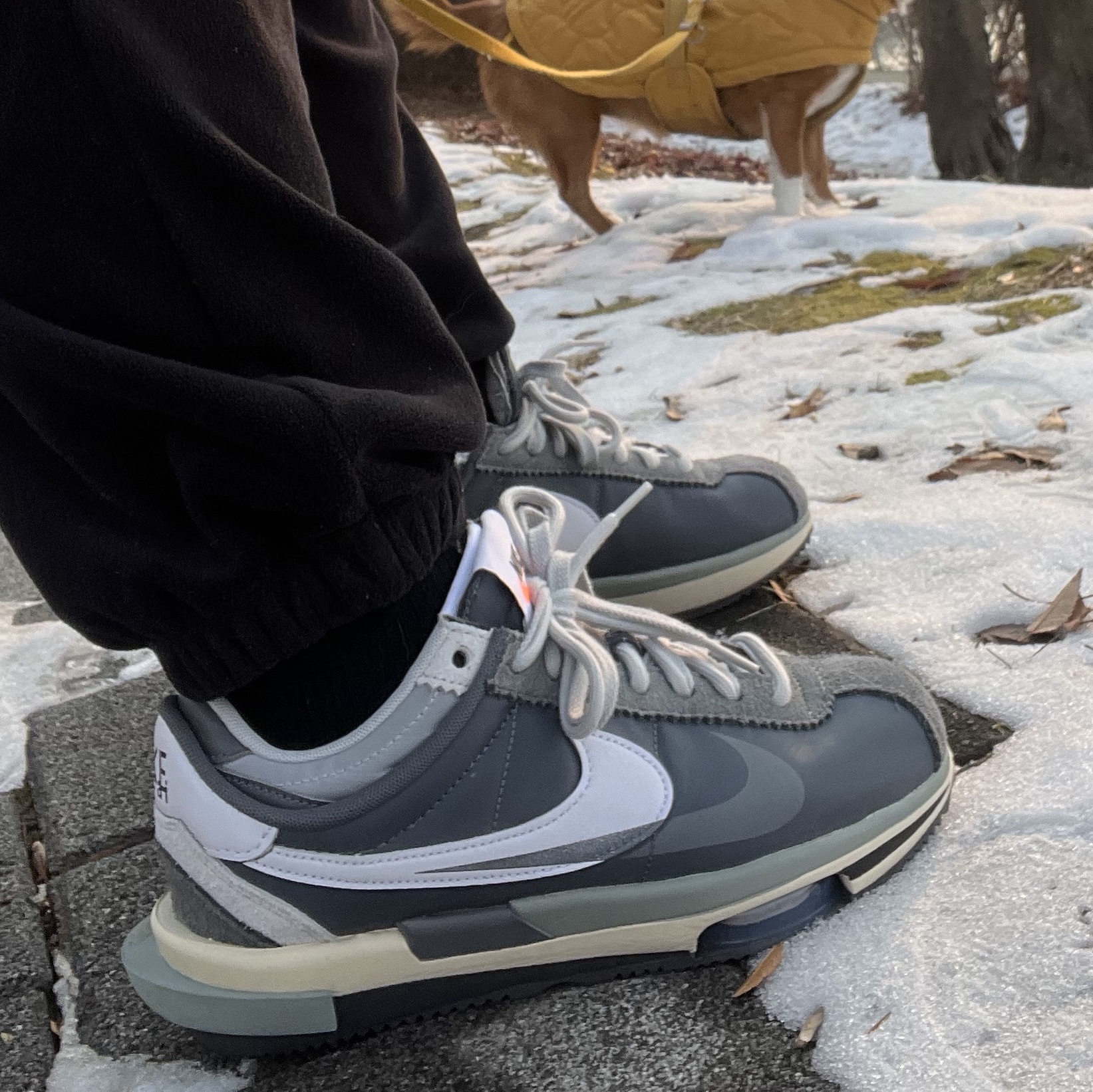 Nike x Sacai Zoom Cortez SP Iron Grey 착용 스타일 - 3