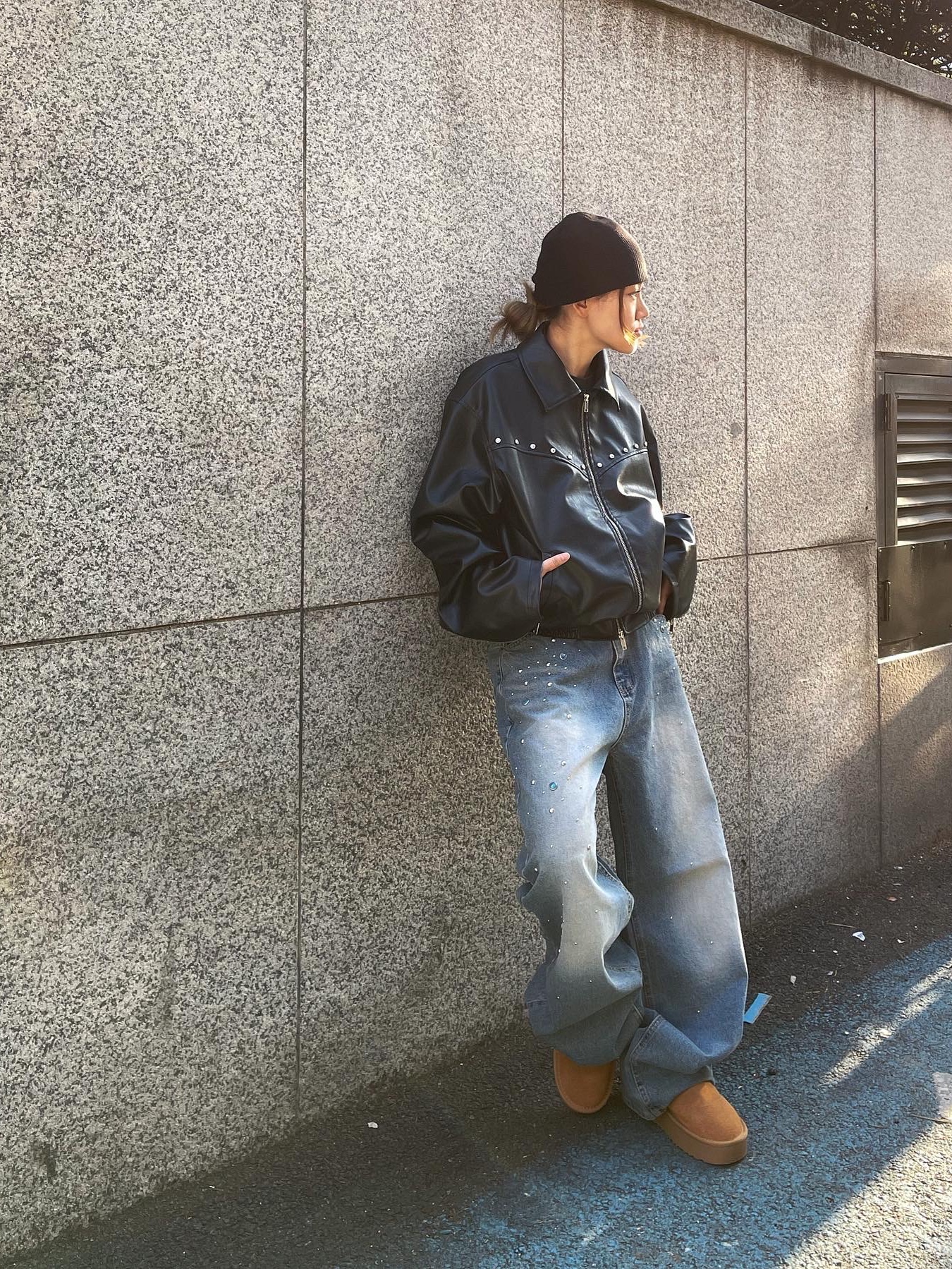 (W) UGG Classic Ultra Mini Platform Boots Chestnut 착용 스타일 - 2