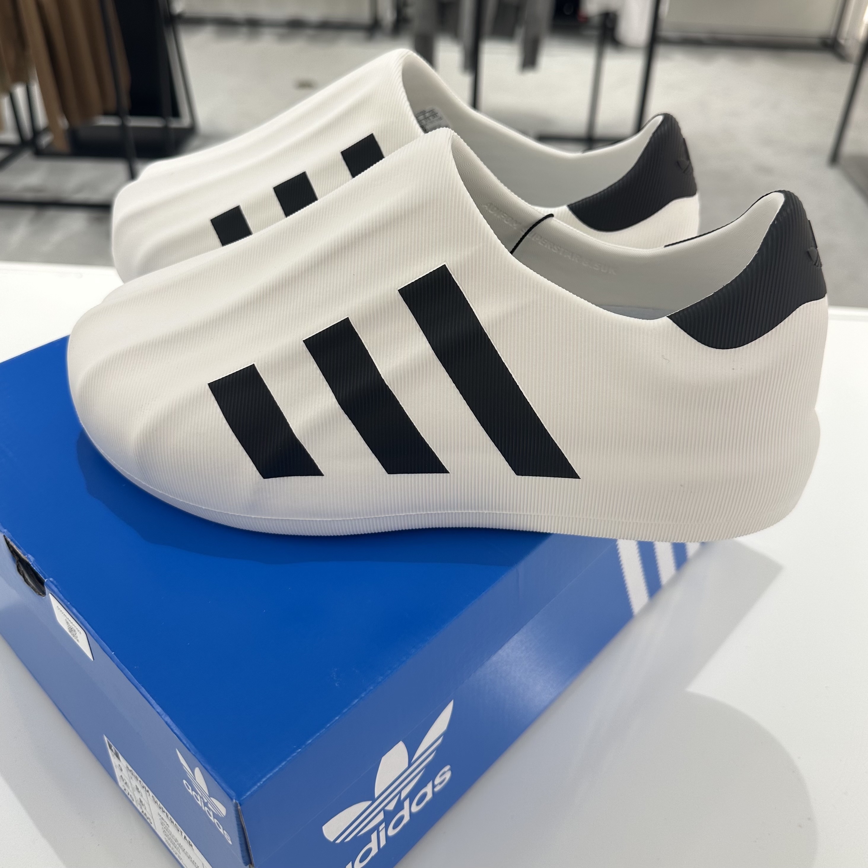 Adidas Adifom Superstar Core White 착용 스타일