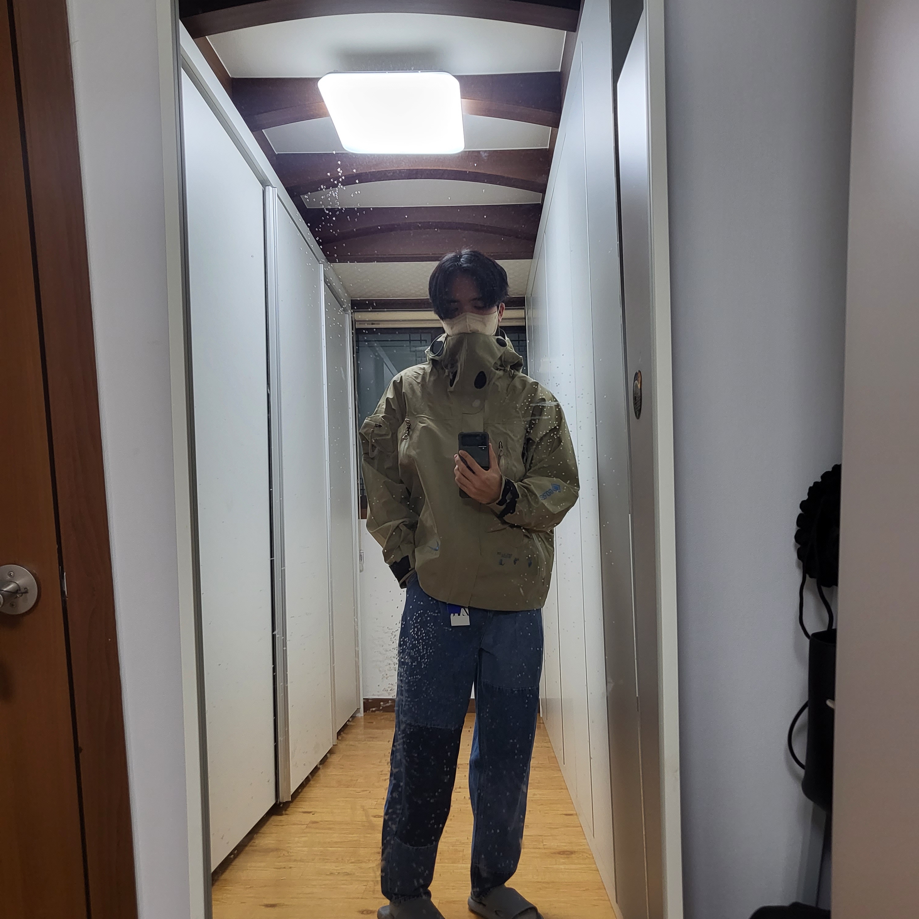 Zara x Ader Error Barrel Leg Jeans Blue, Nike x Off-White NRG Gore-Tex Jacket Khaki - Asia 착용 스타일